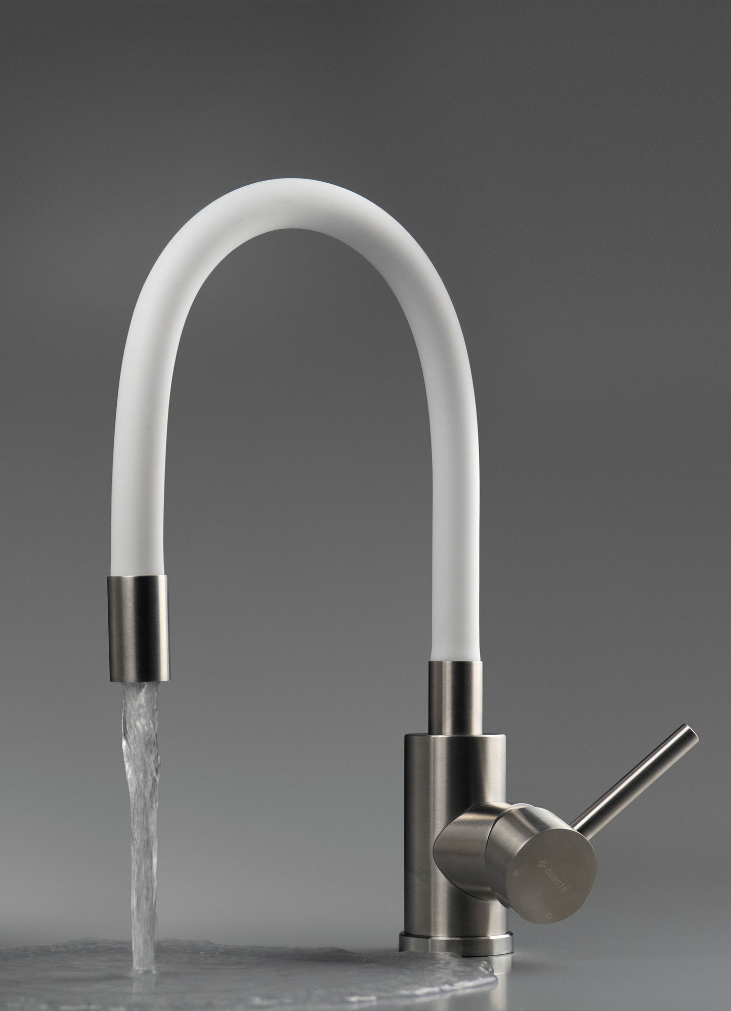 Kitchen tap, with bendable spout