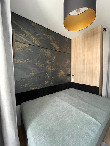 Kund Gold Black Stone Veneer