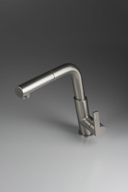 Kitchen tap, with pull-out spout