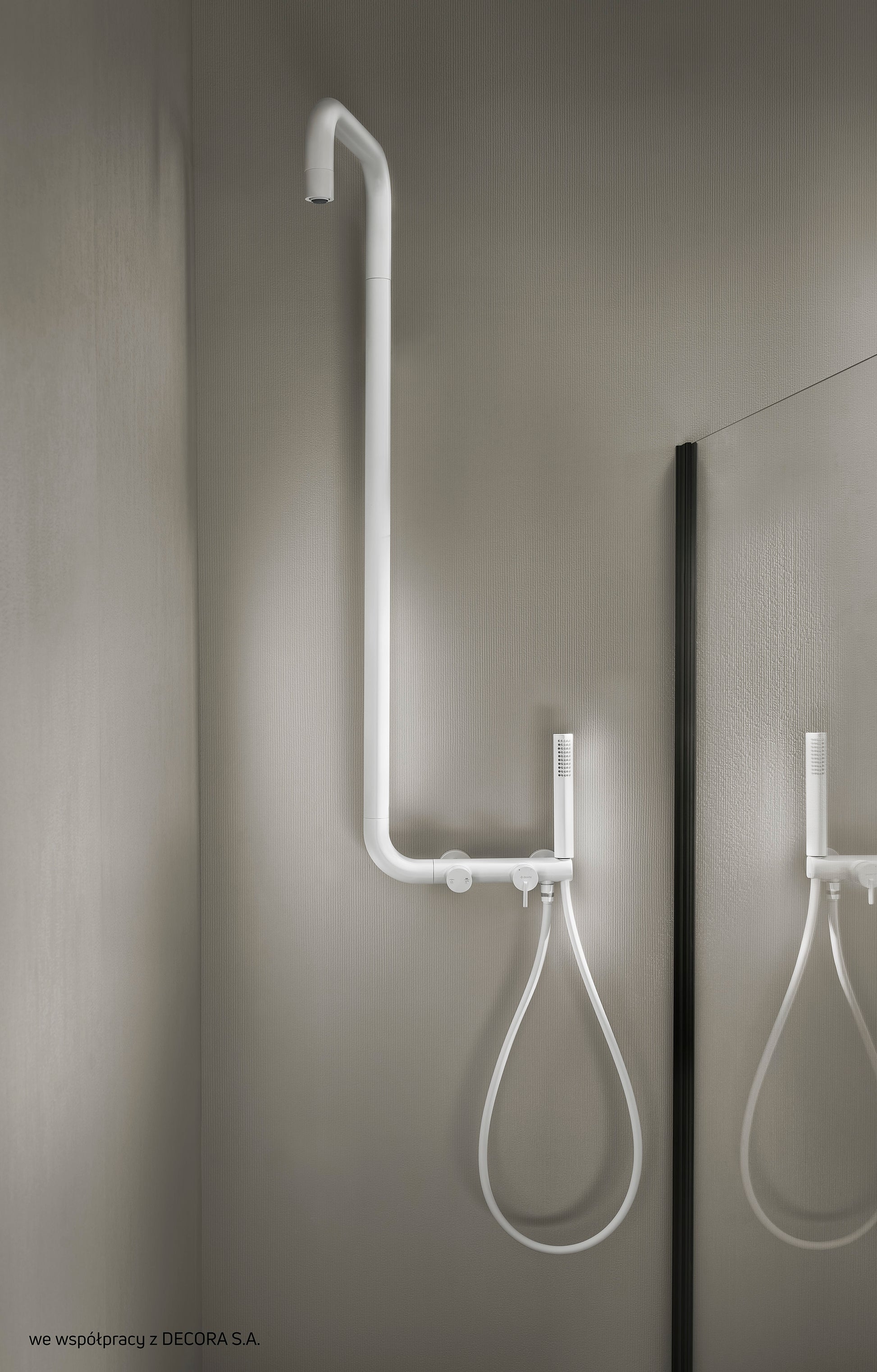 Shower column, with shower mixer