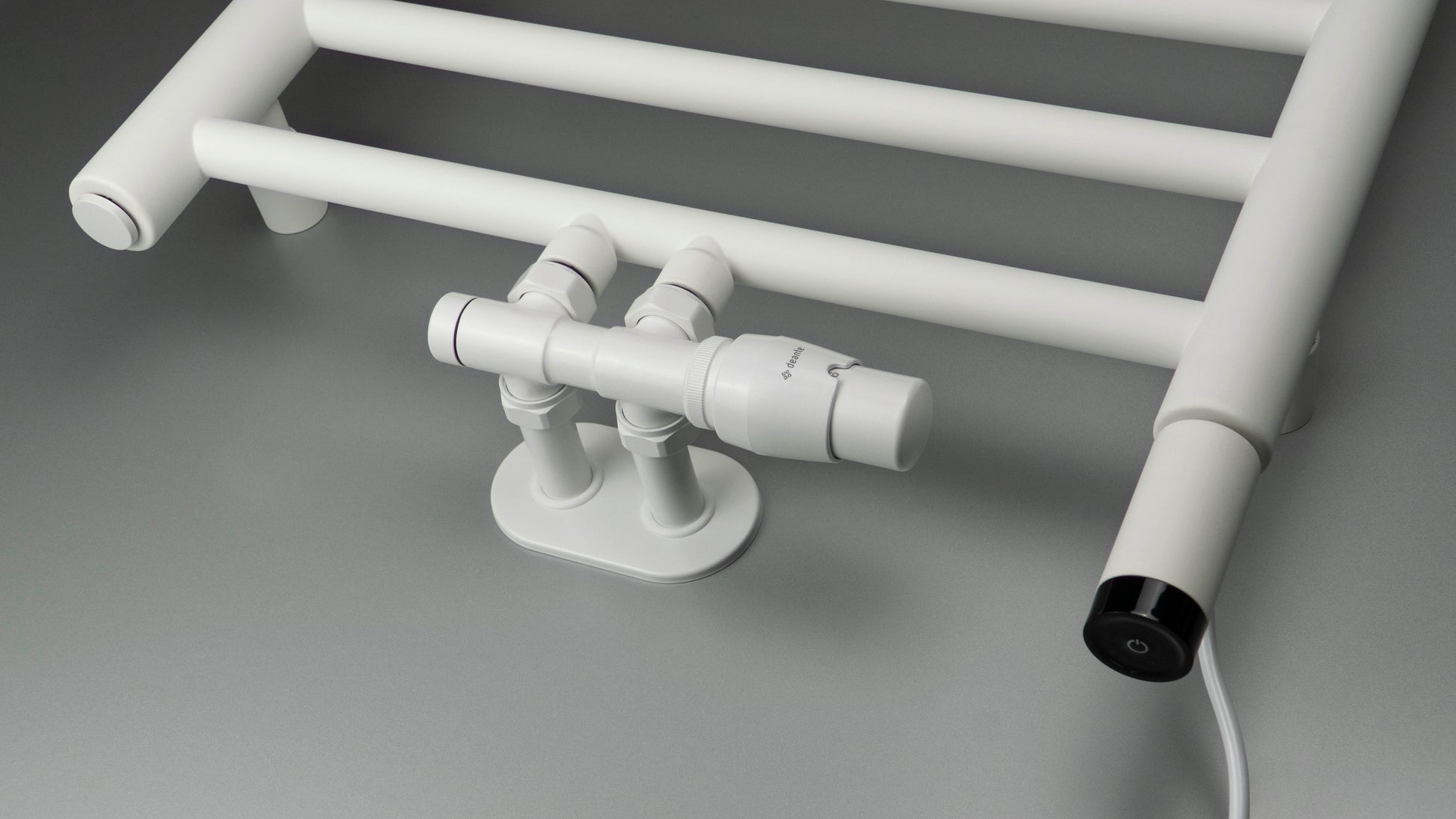Thermostatic valve, for bathroom heater - left