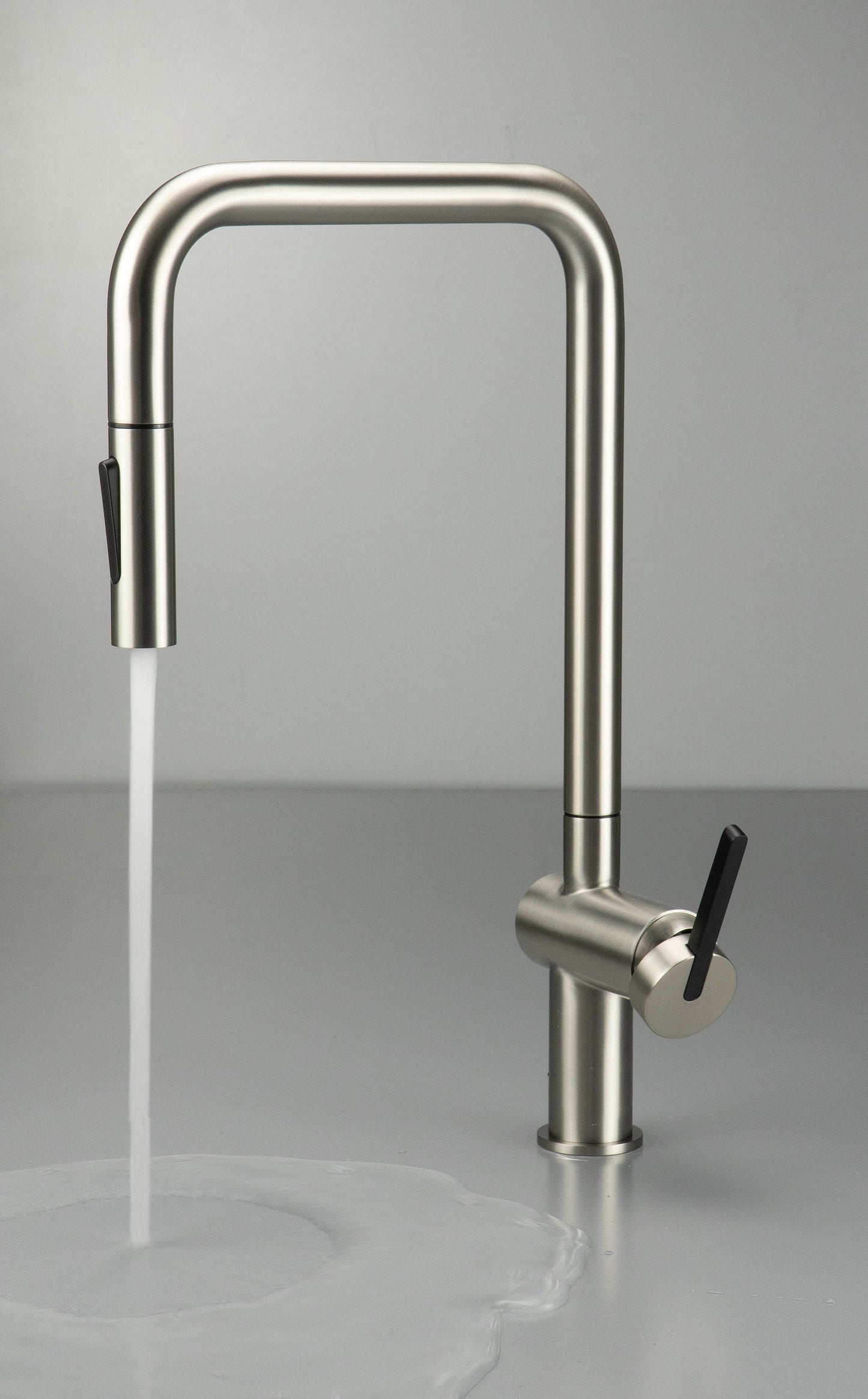 Kitchen tap, with pull-out spout