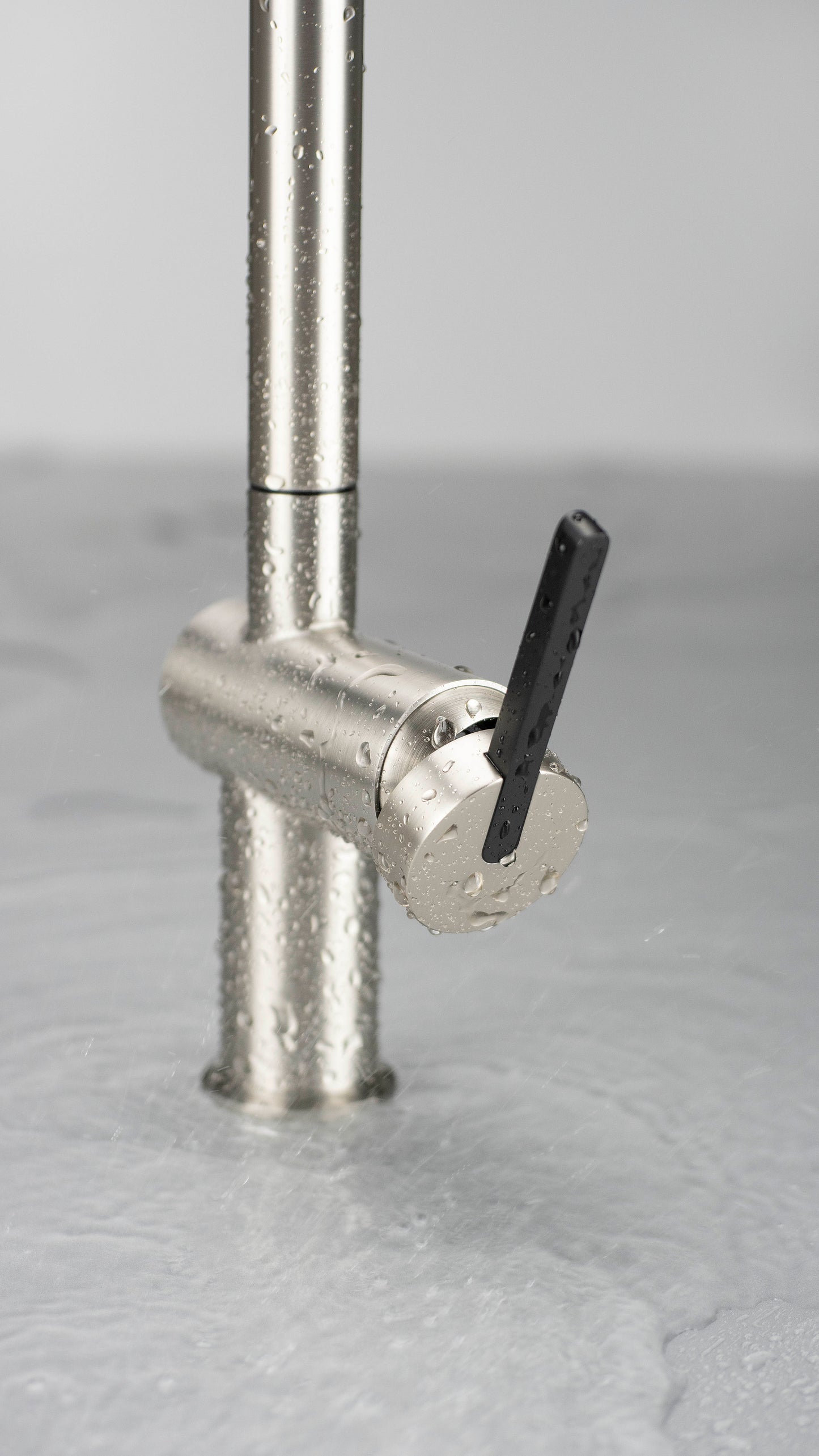 Kitchen tap, with pull-out spout