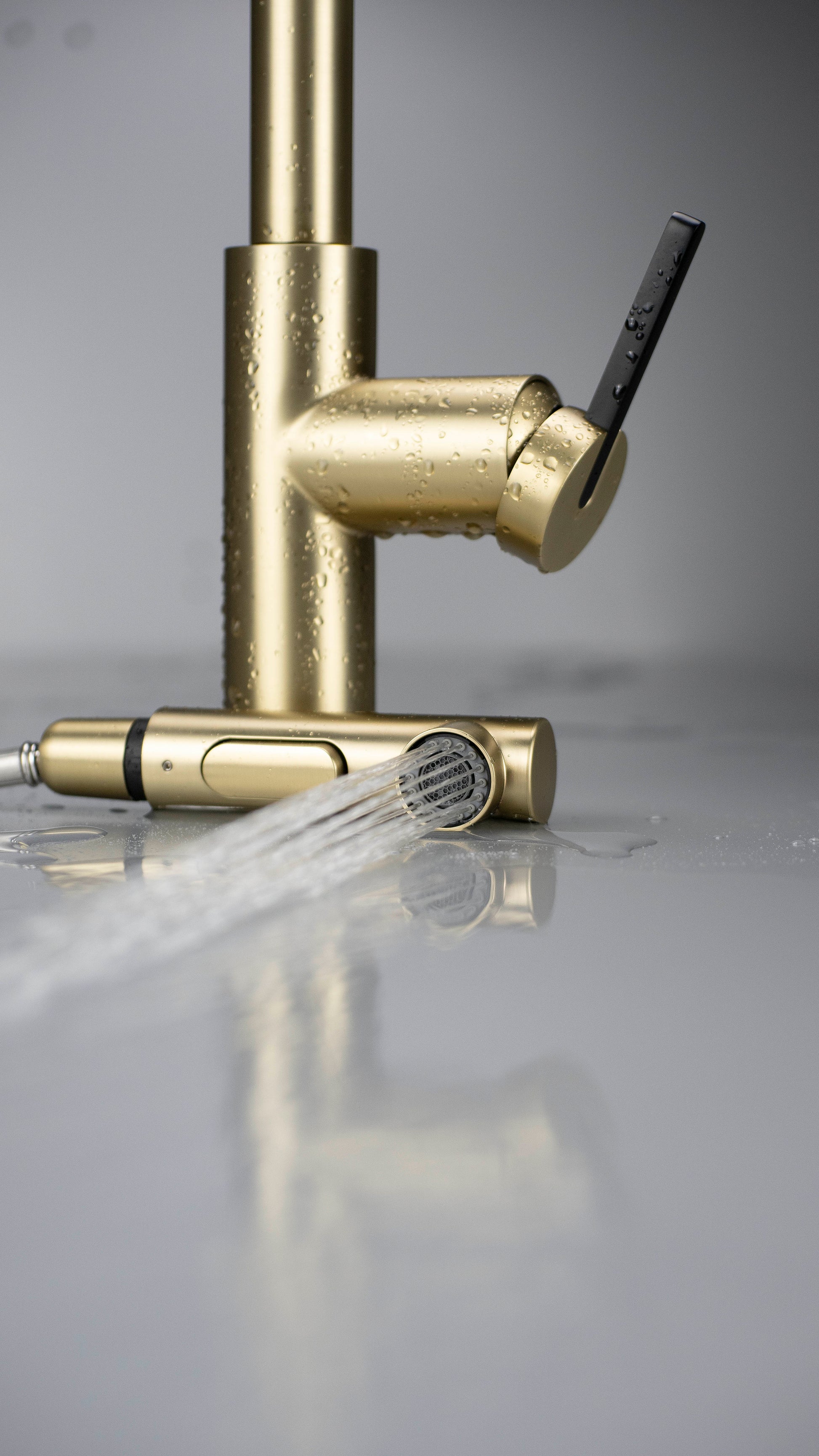 Kitchen tap, with pull-out spout