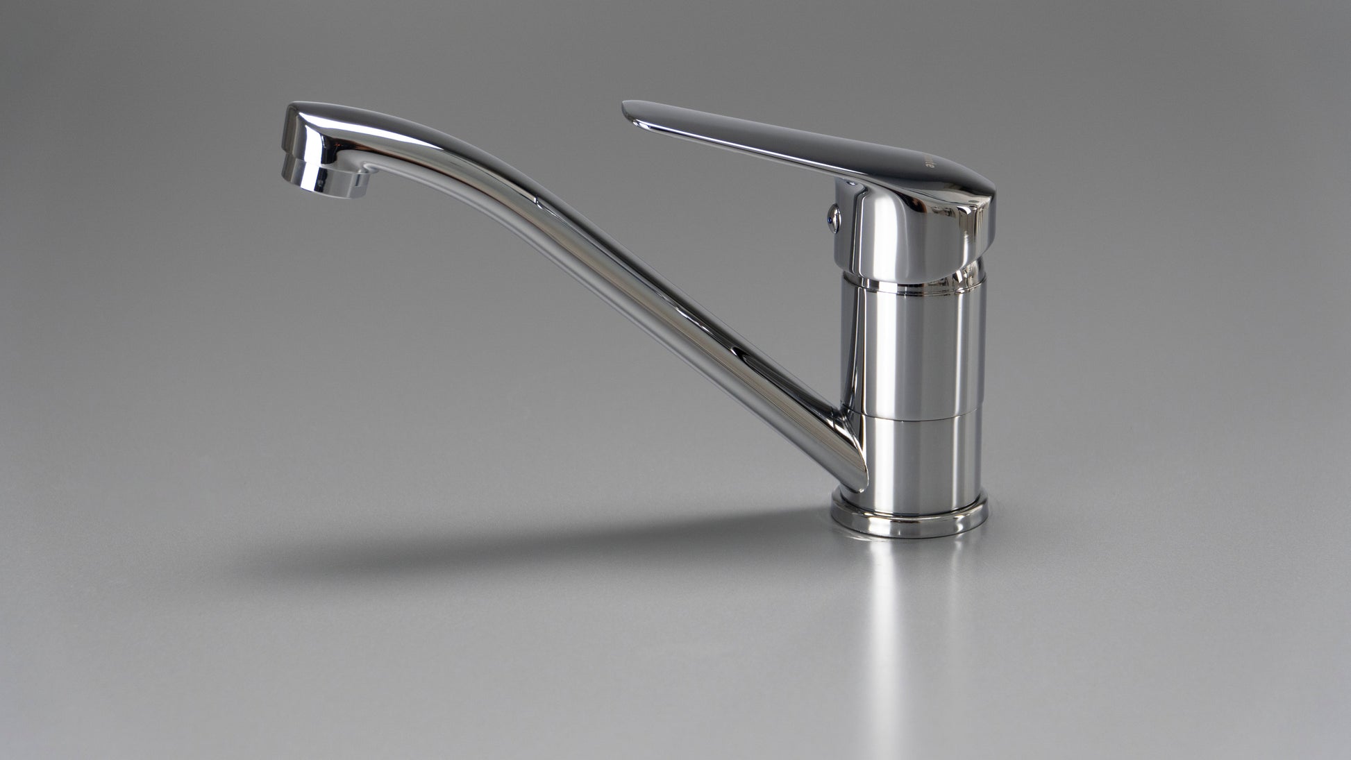 Washbasin tap, with swivel spout