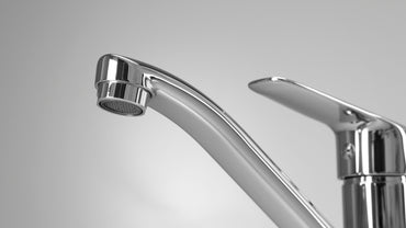 Washbasin tap, with swivel spout