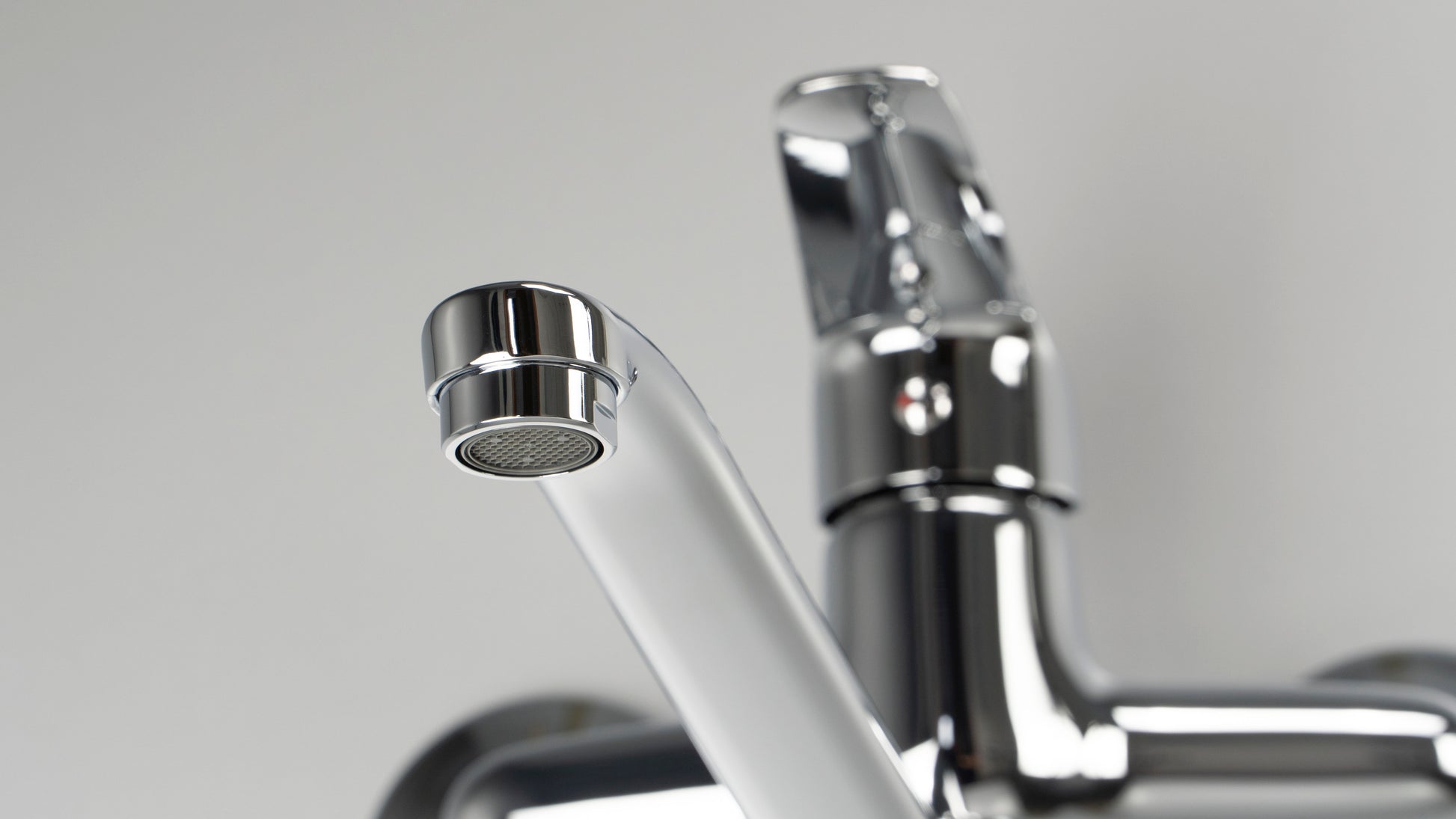 Kitchen tap, wall-mounted
