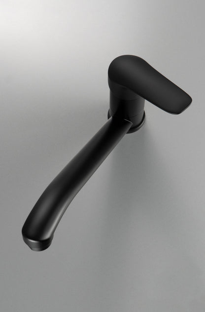 Washbasin tap, with swivel spout