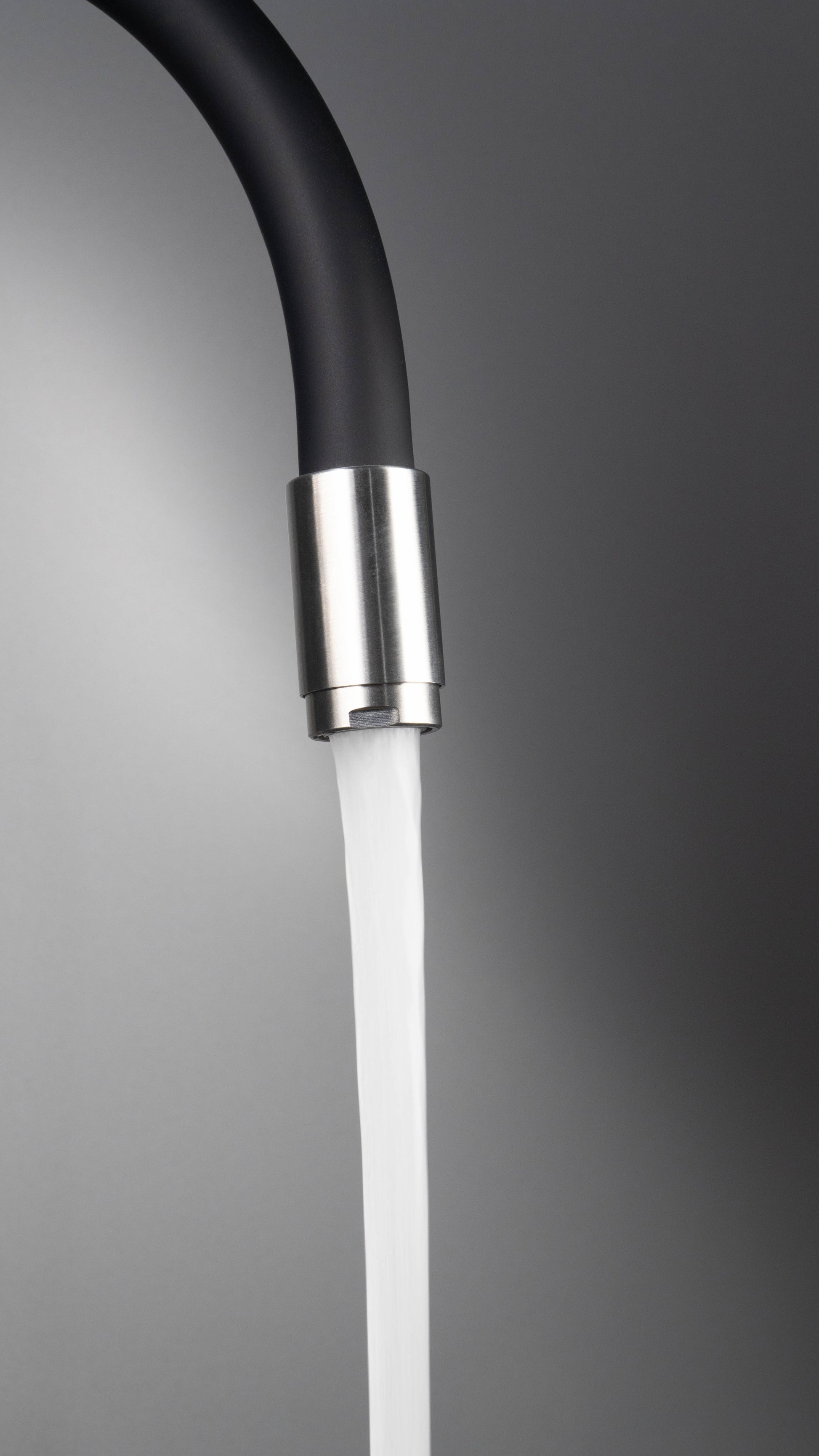 Kitchen tap, with bendable spout