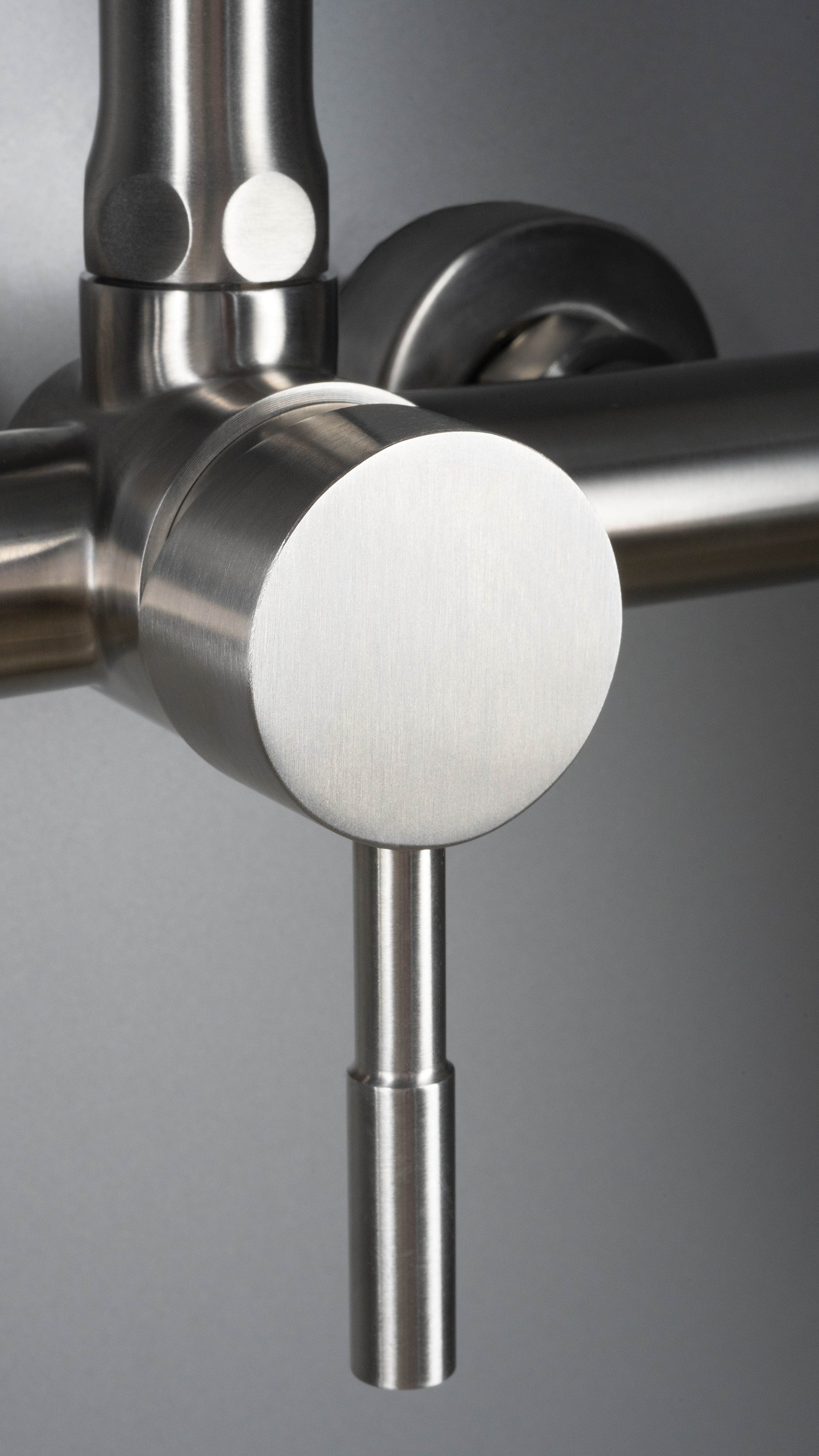 Kitchen tap, wall-mounted, with bendable spout