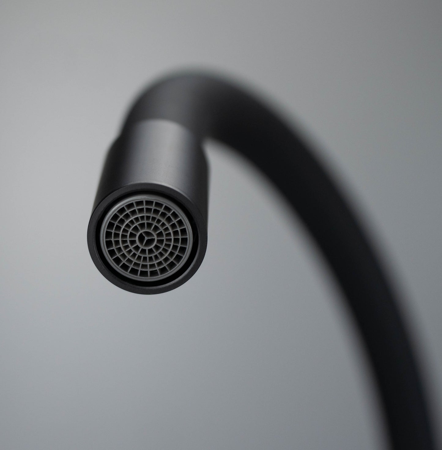 Kitchen tap, with bendable spout