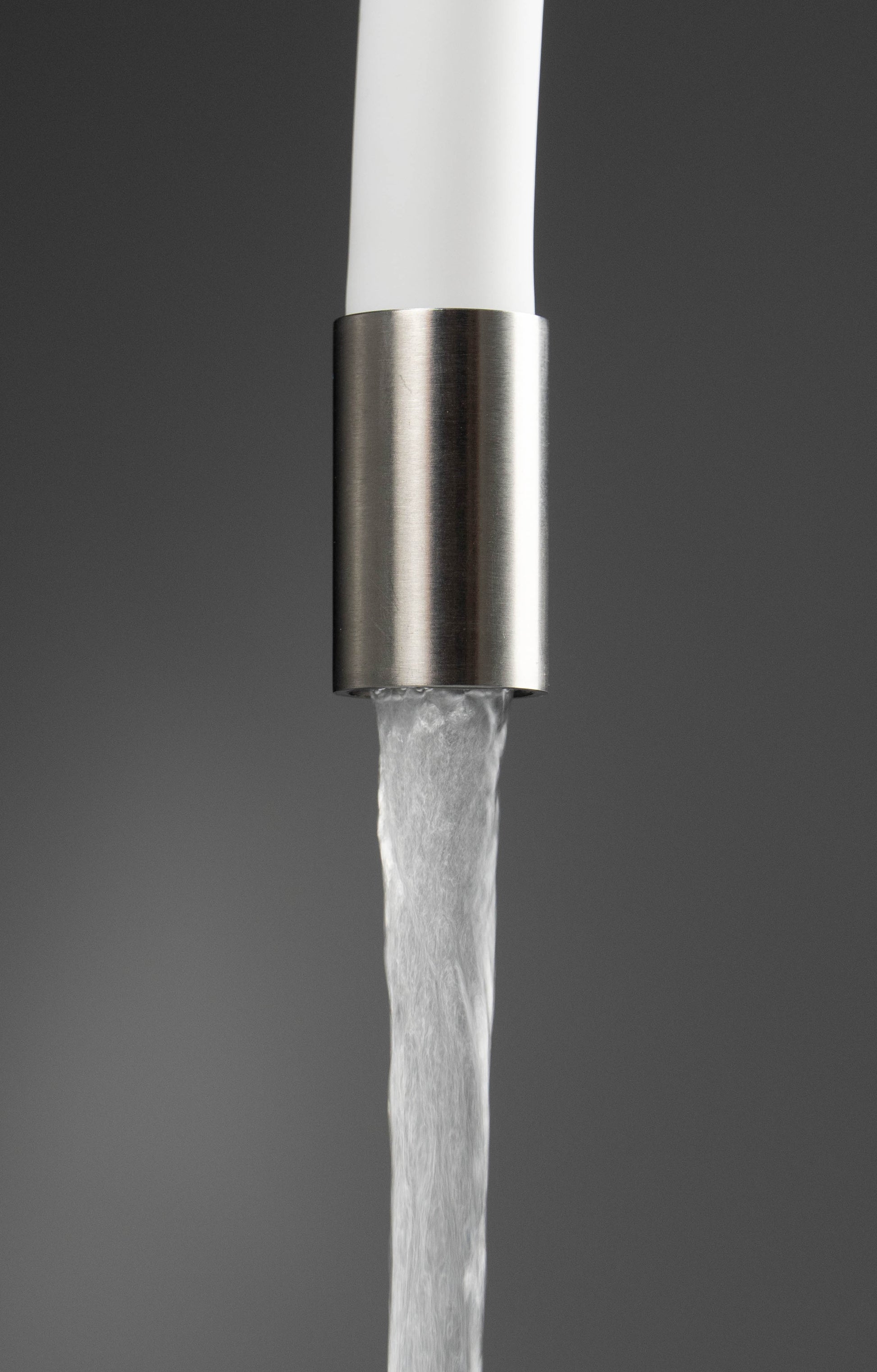 Kitchen tap, with bendable spout