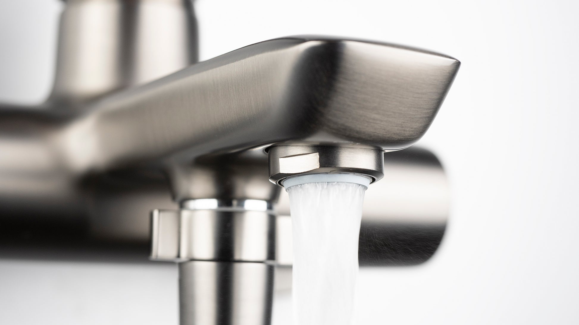 Bath mixer, wall-mounted
