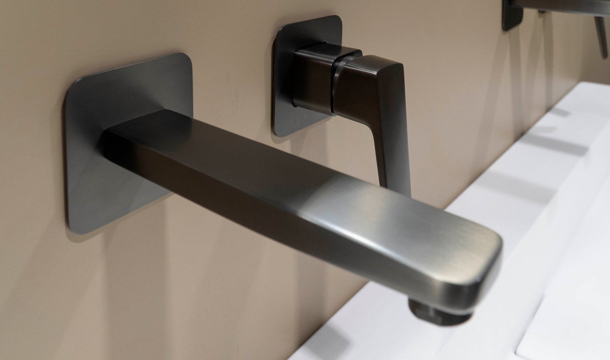 Washbasin tap, concealed