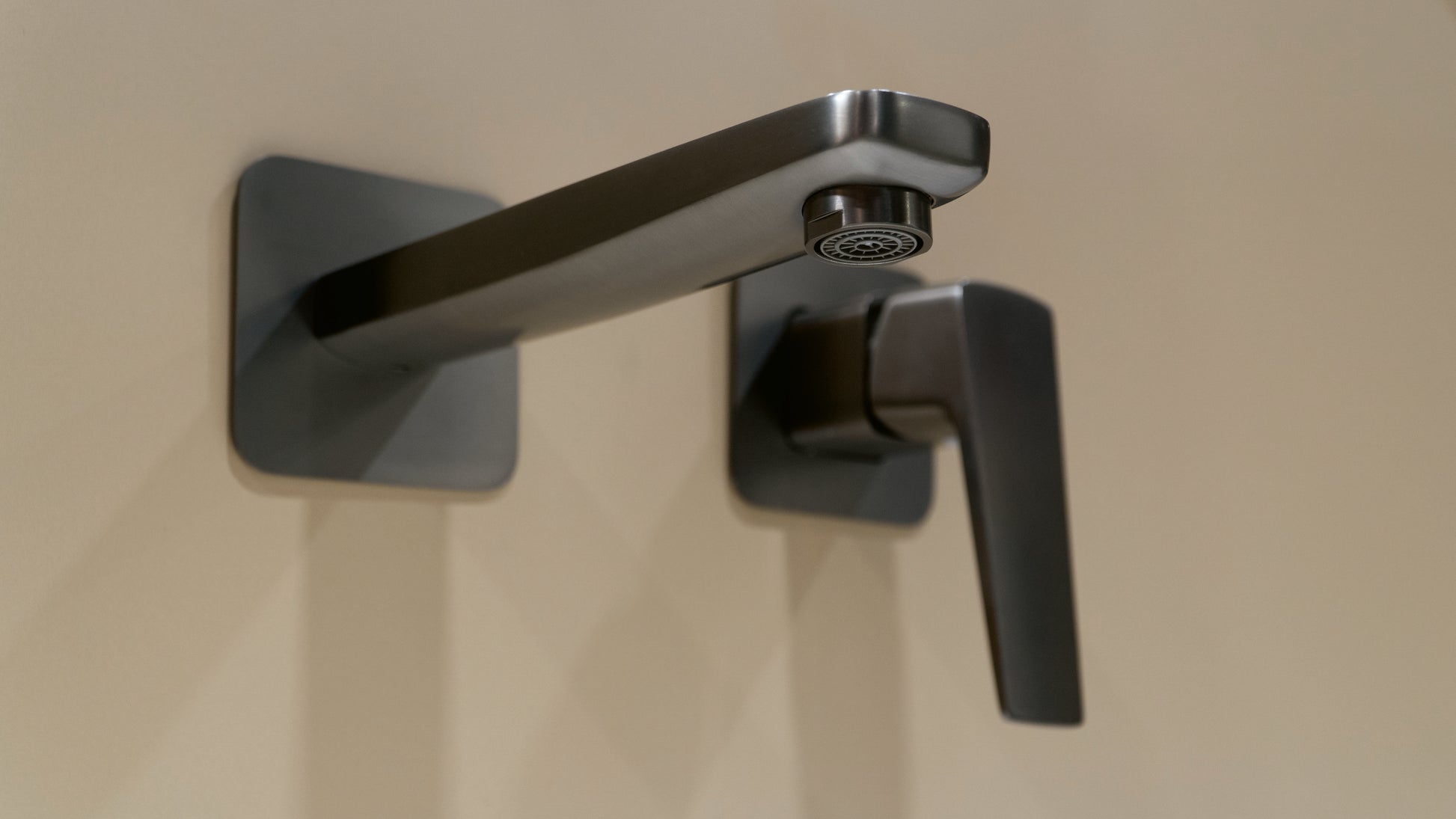 Washbasin tap, concealed