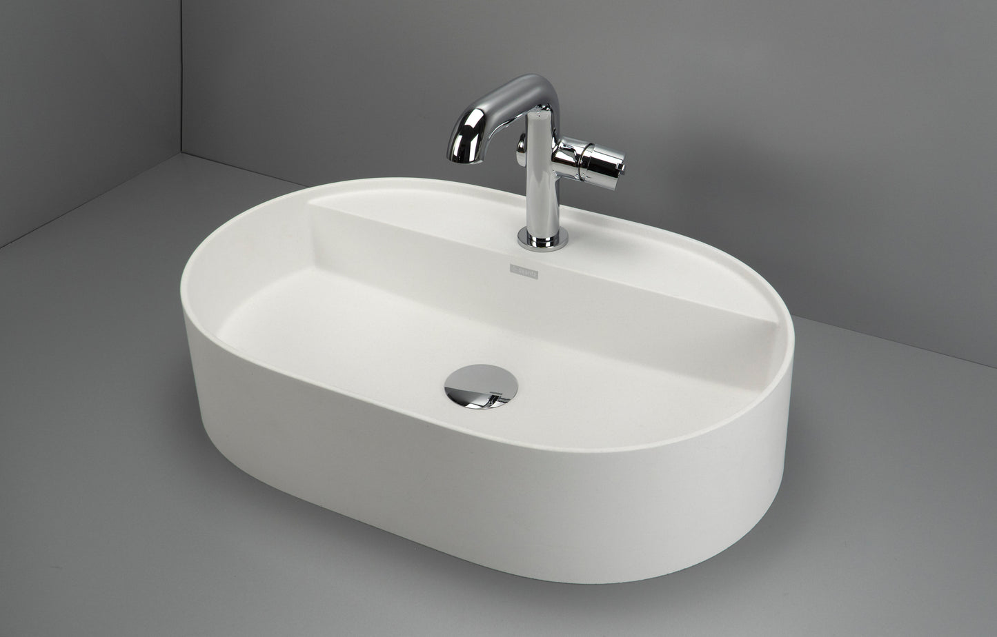 Washbasin tap, with rectangular spout