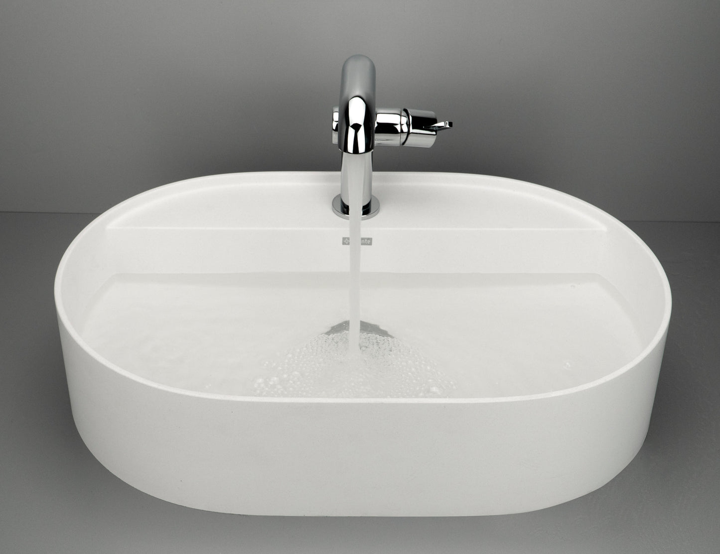 Washbasin tap, with rectangular spout
