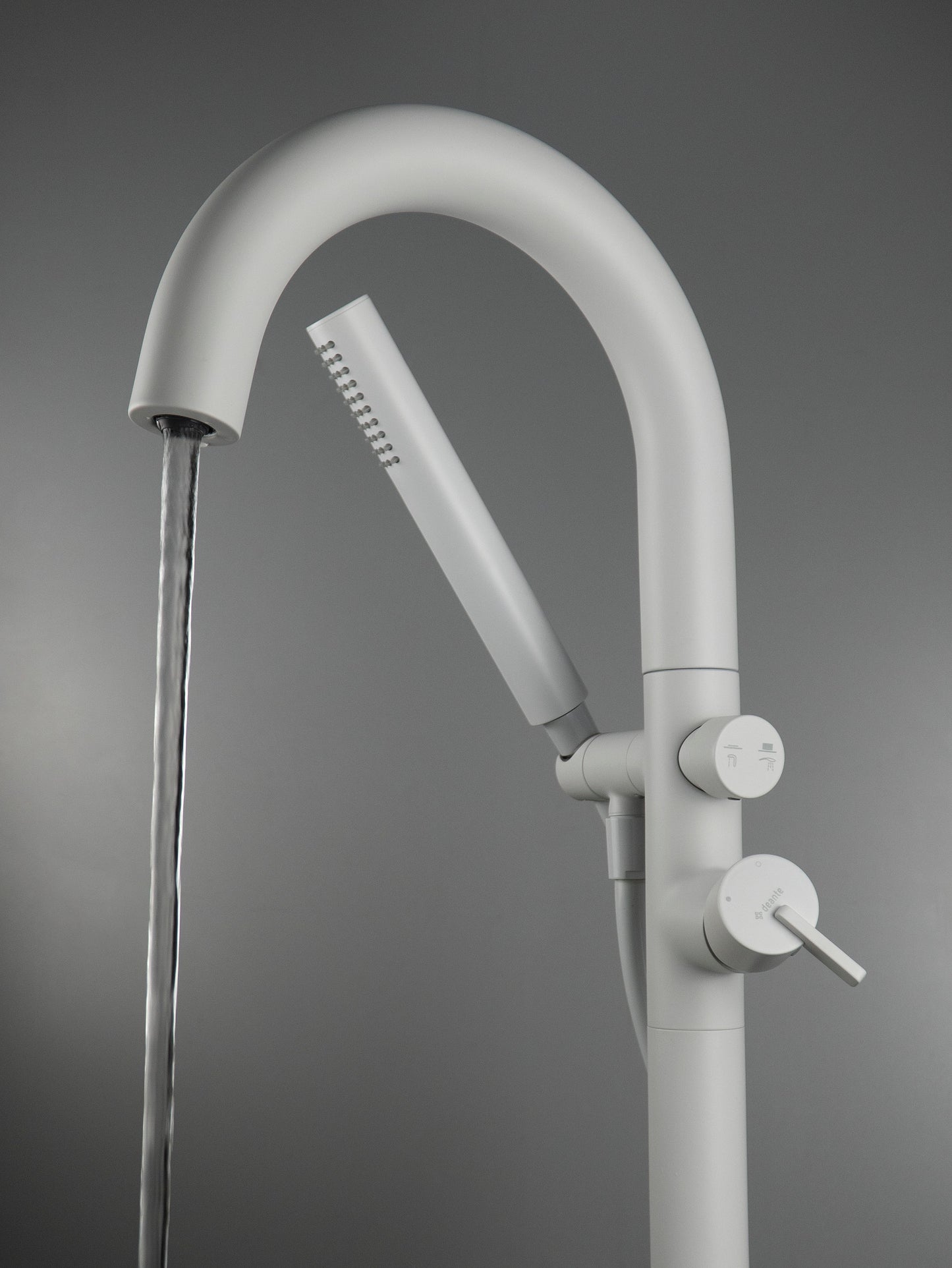 Bath mixer, freestanding, with shower set