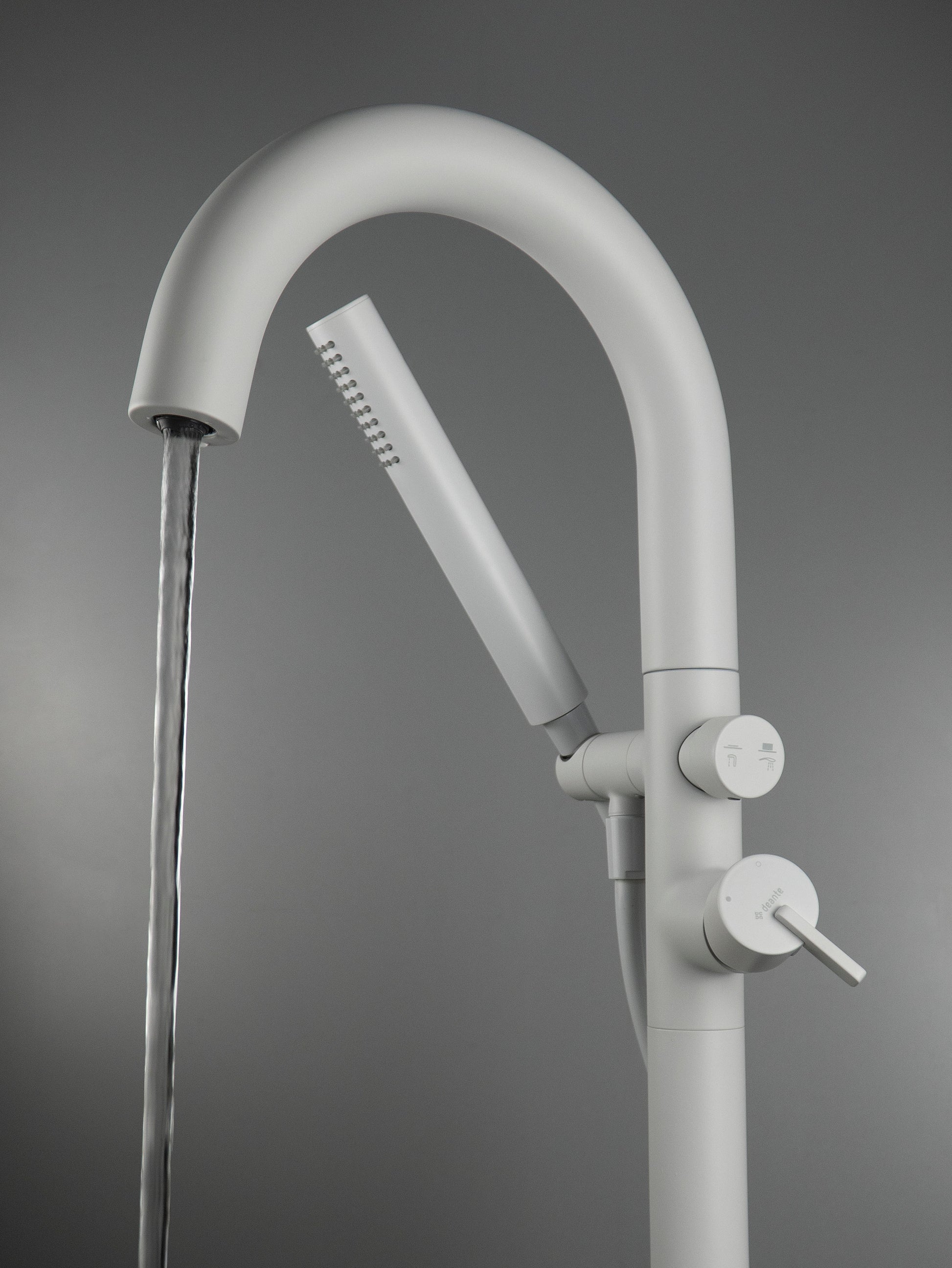 Bath mixer, freestanding, with shower set
