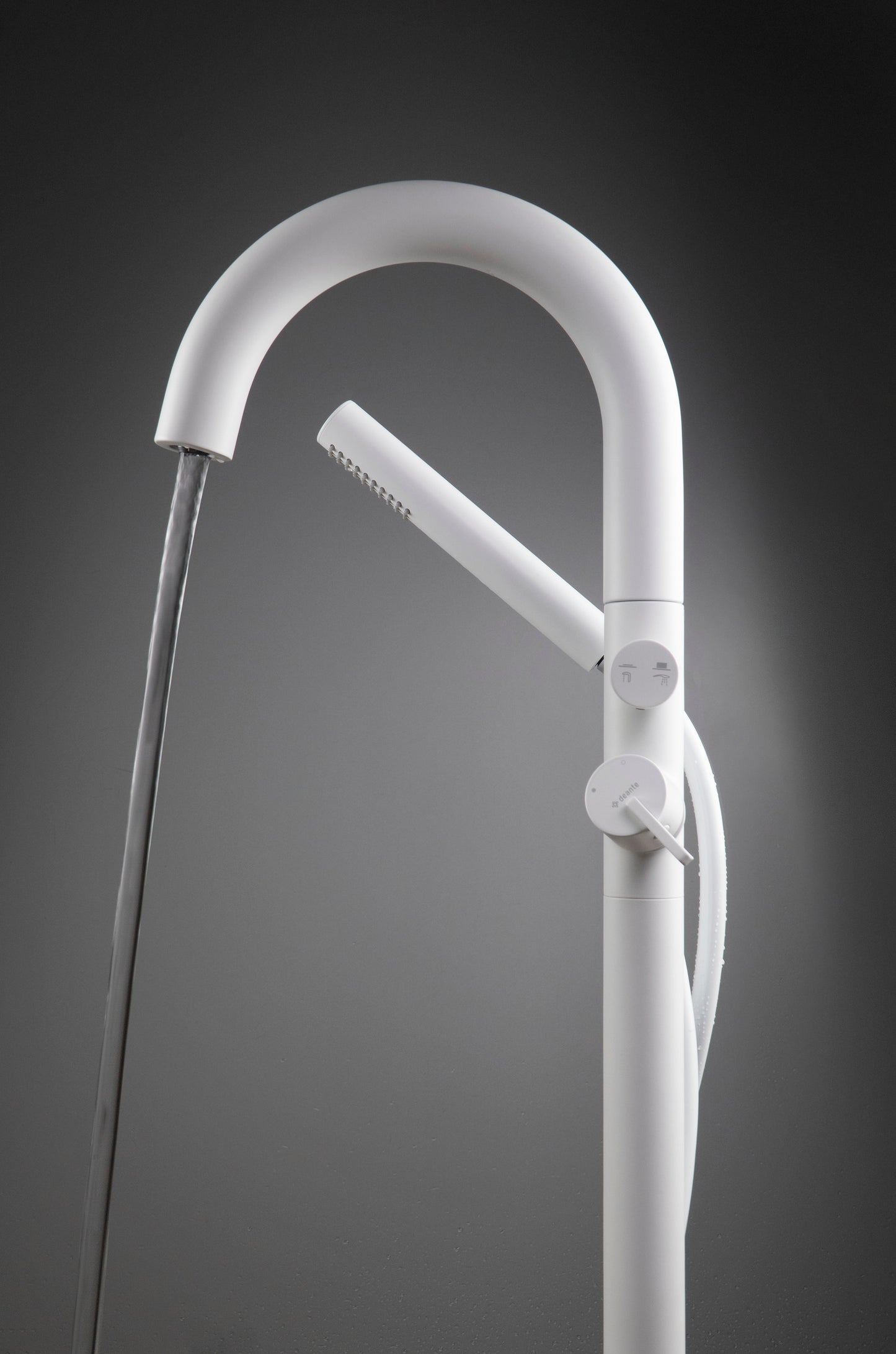 Bath mixer, freestanding, with shower set