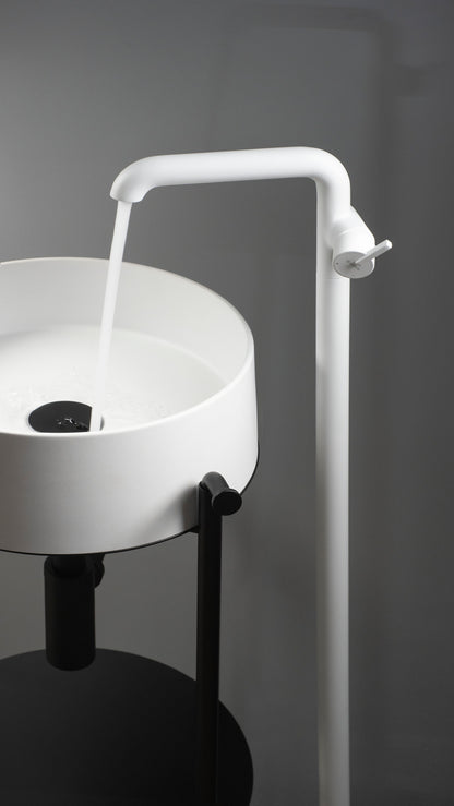 Washbasin tap, freestanding