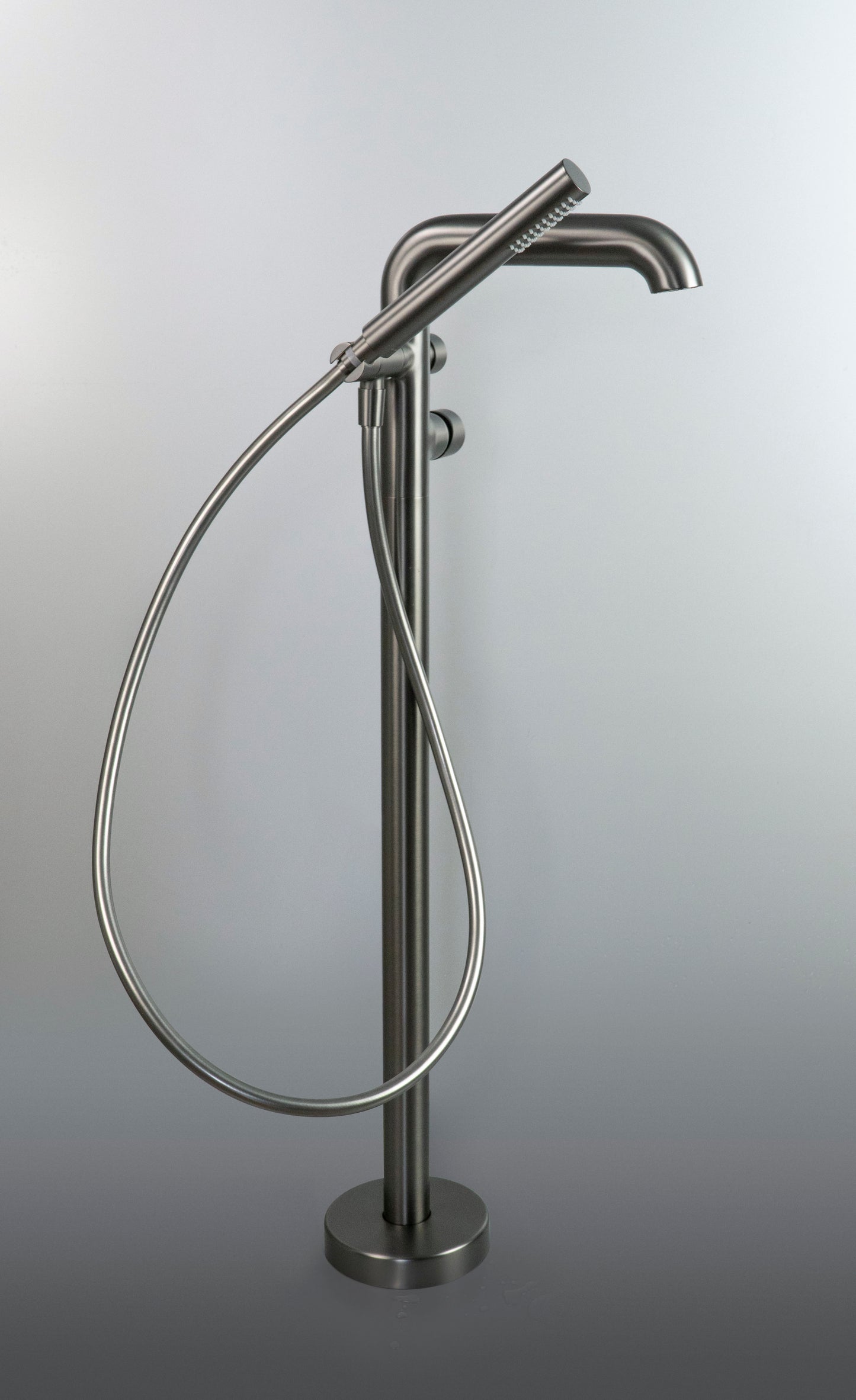 Bath mixer, freestanding, with shower set