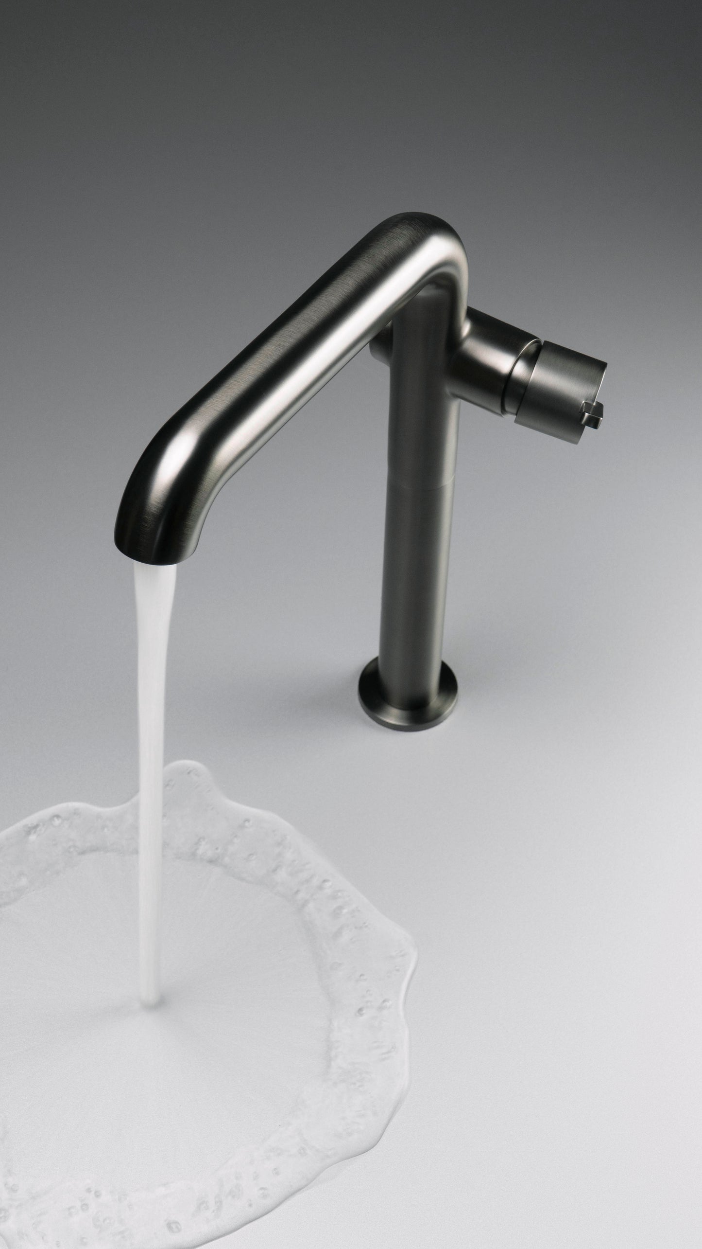 Washbasin tap, tall, with rectangular spout