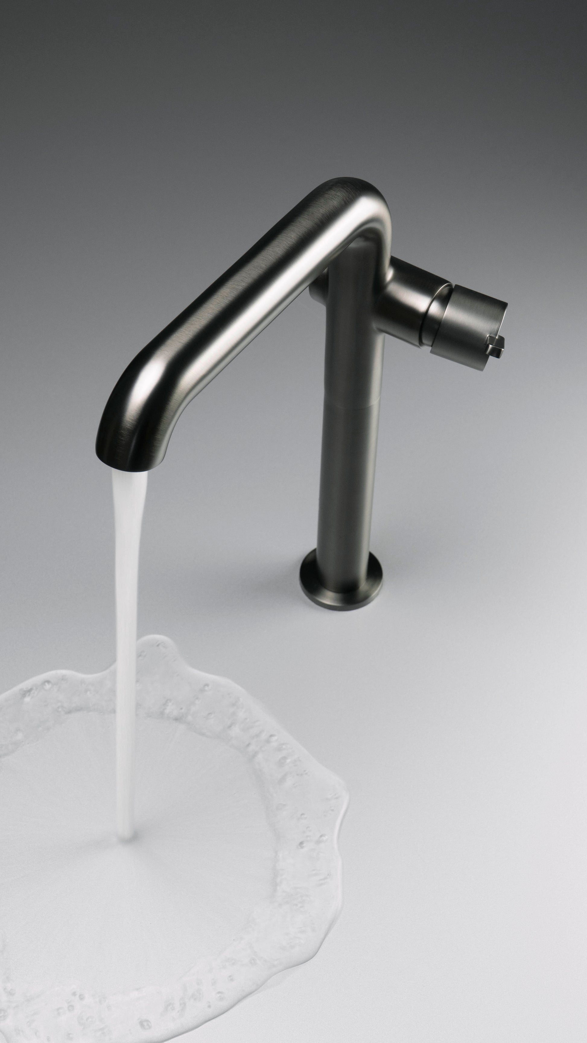 Washbasin tap, tall, with rectangular spout