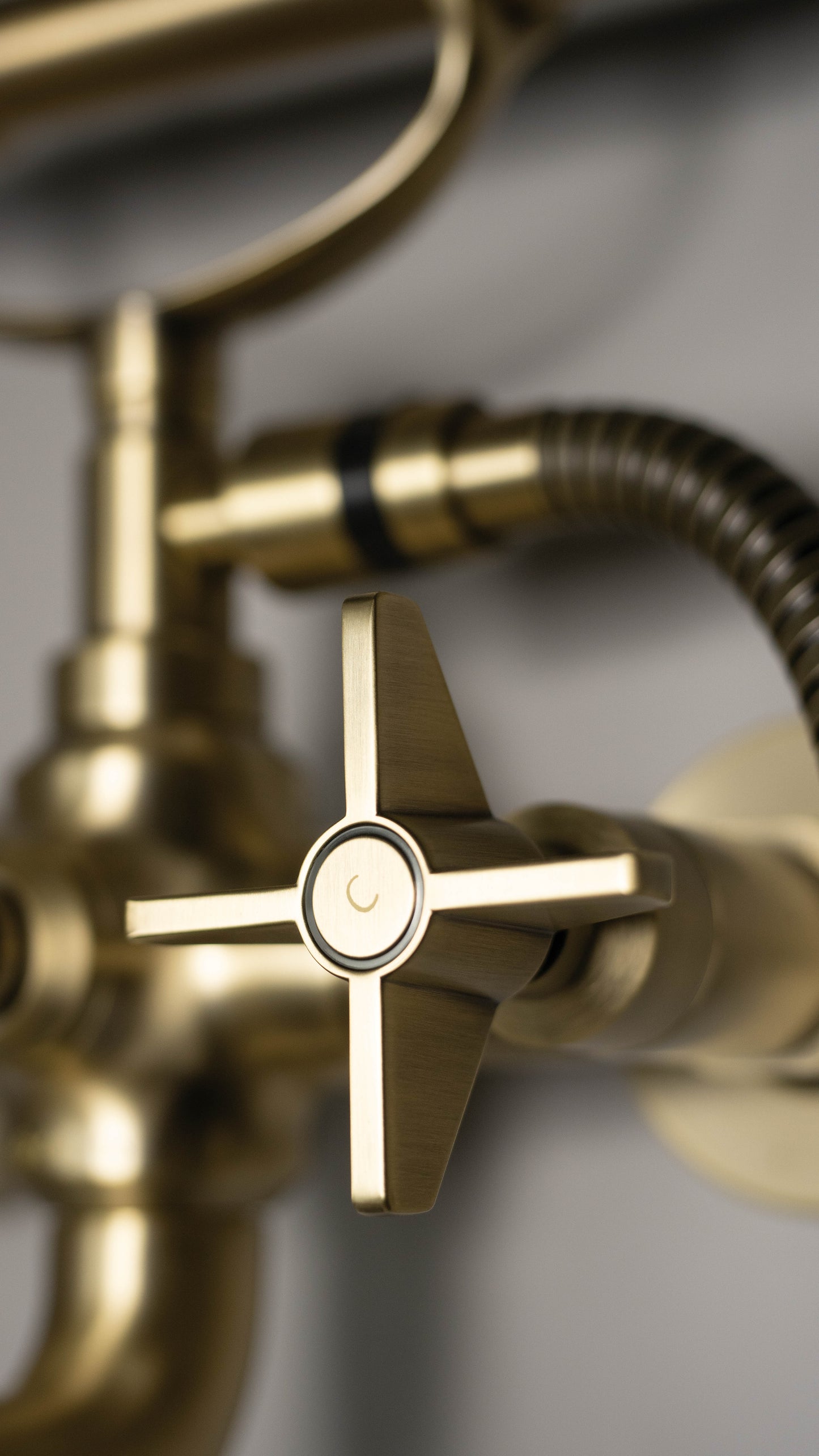 Bath mixer, with shower set