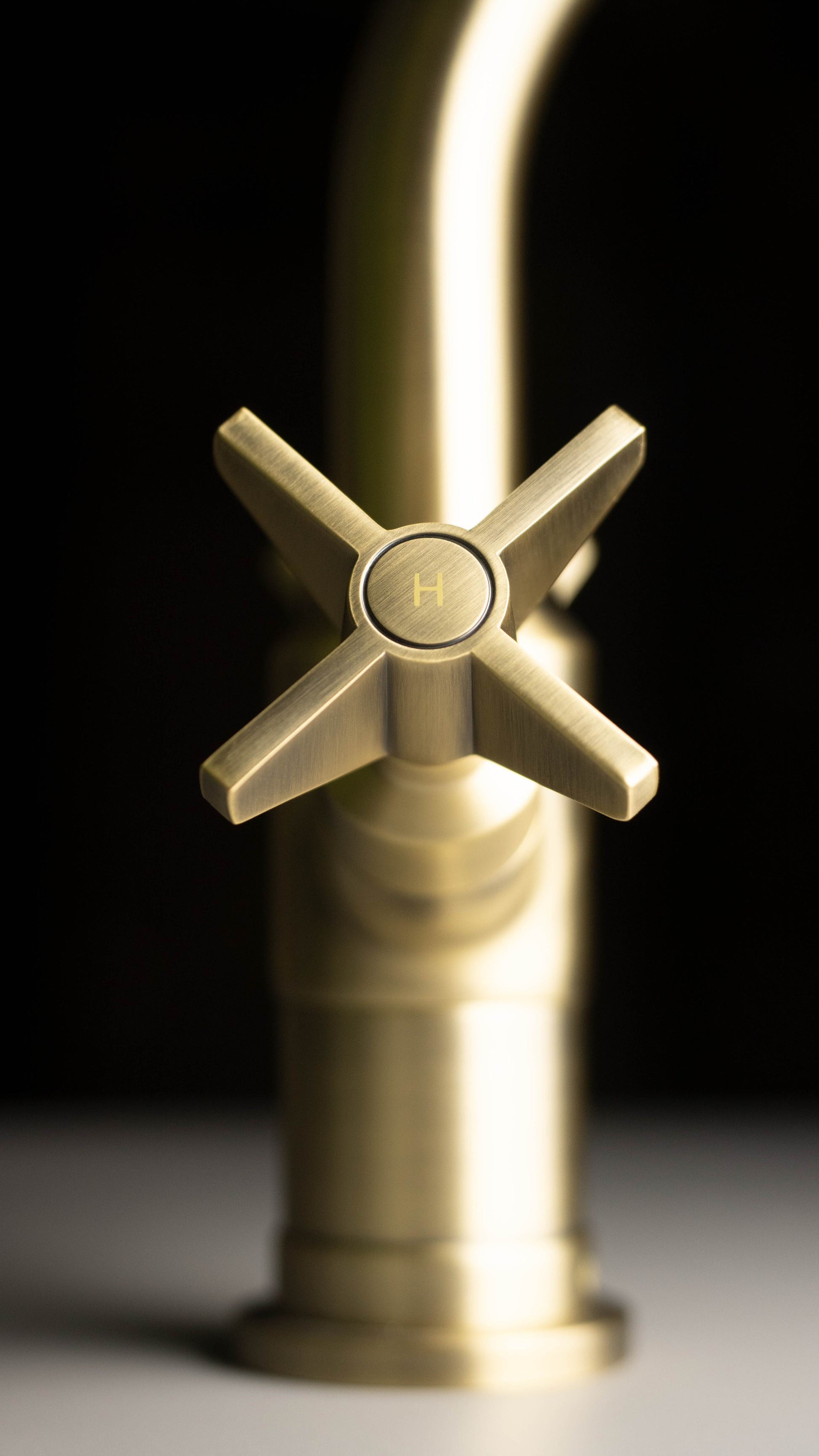 Washbasin tap