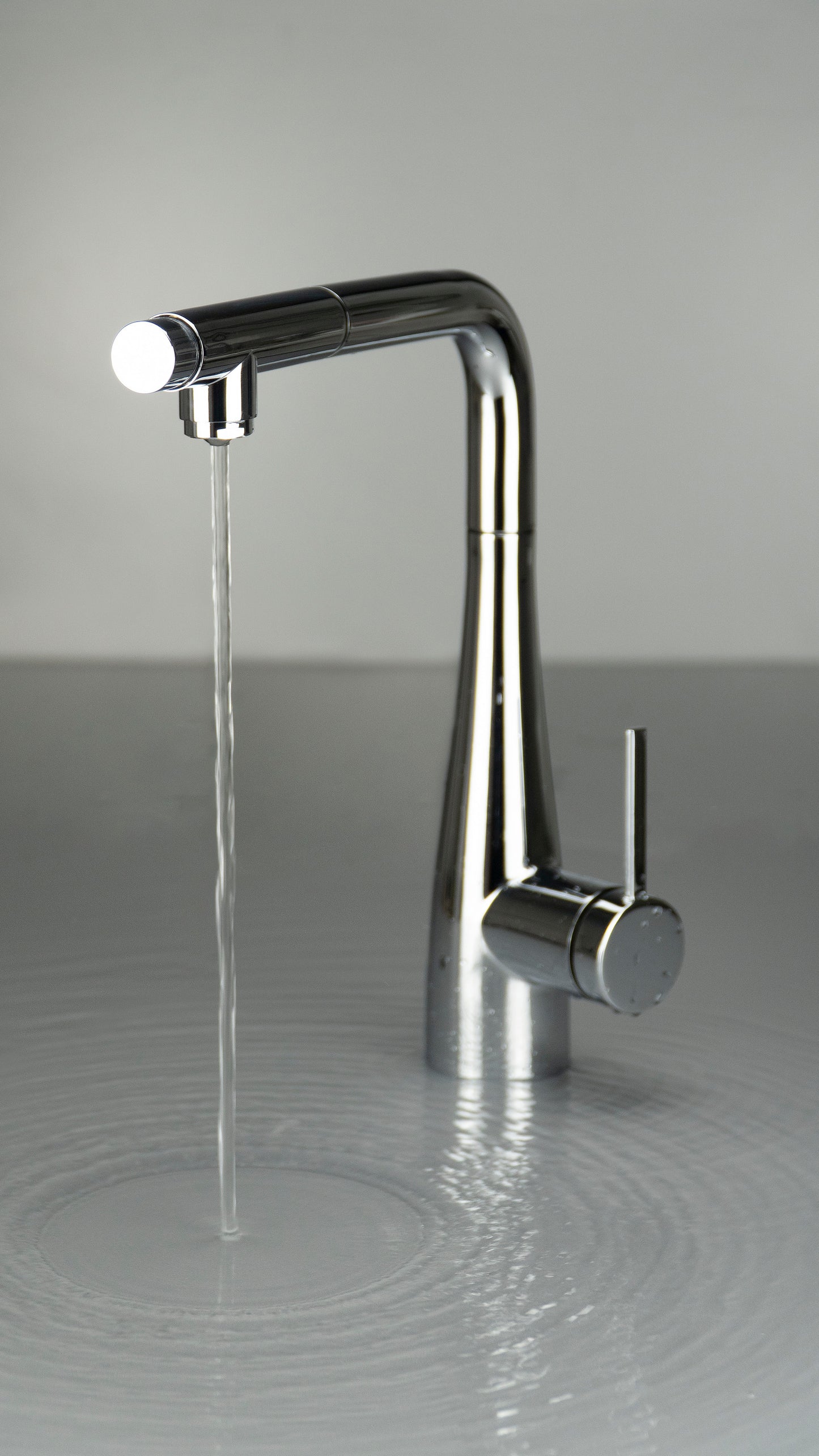 Kitchen tap, with water filter connection, with pull-out spout