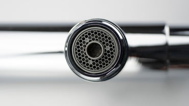 Kitchen tap, with water filter connection, with pull-out spout