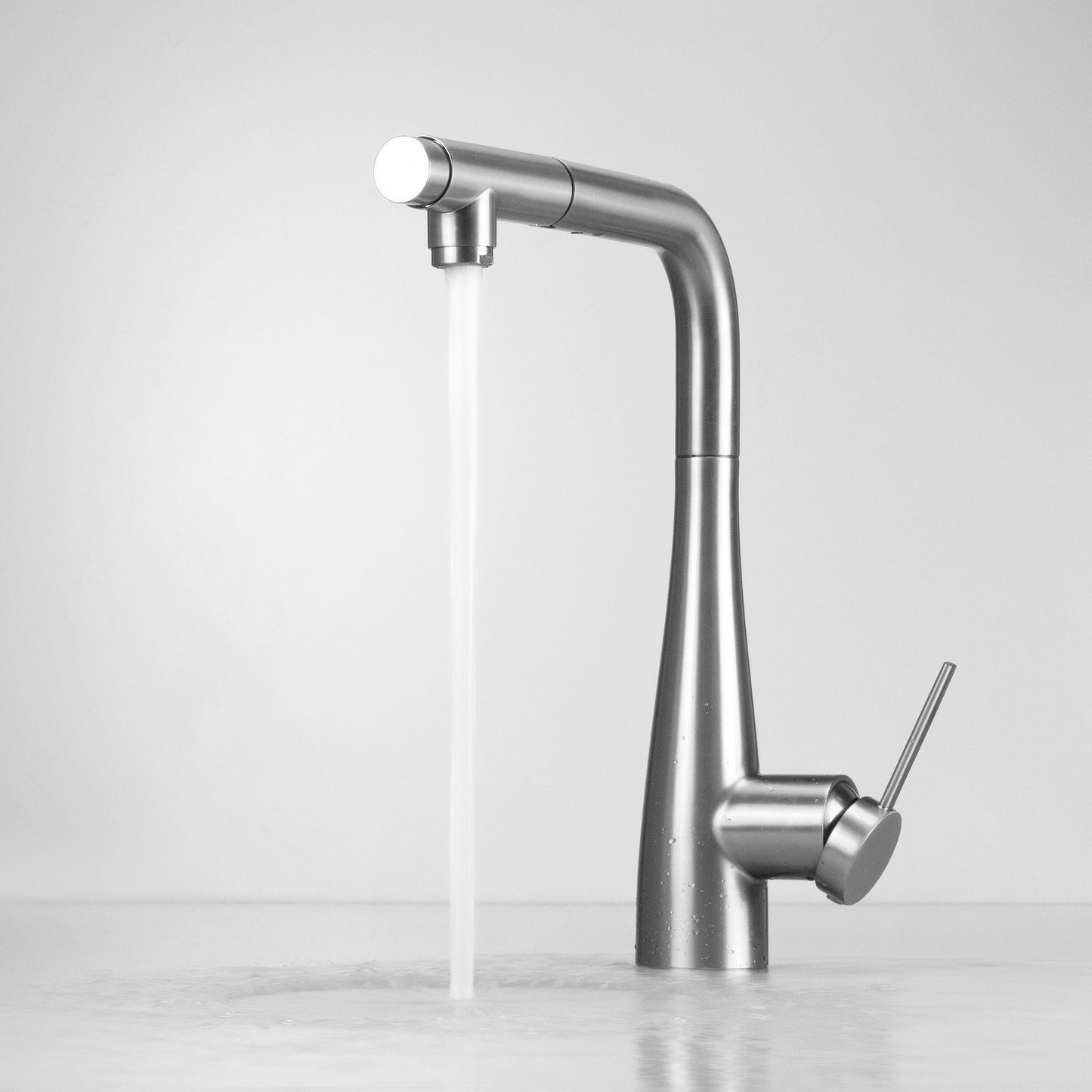 Kitchen tap, with water filter connection, with pull-out spout