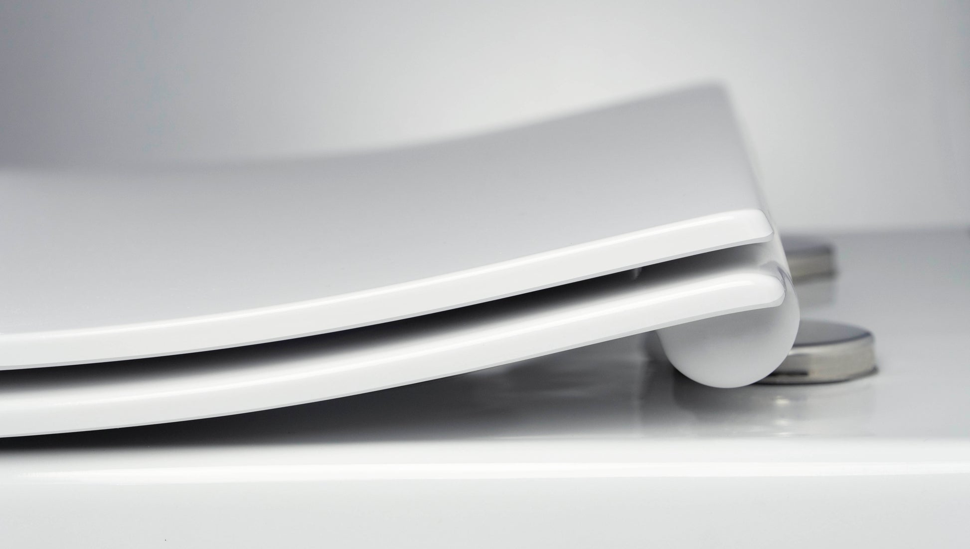 Toilet bowl, with seat, rimless