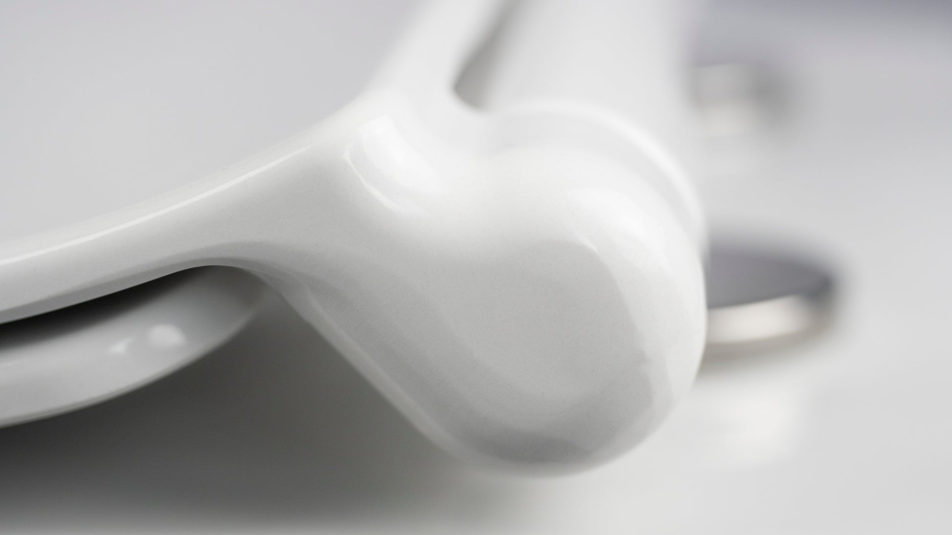 Toilet bowl, with seat, rimless