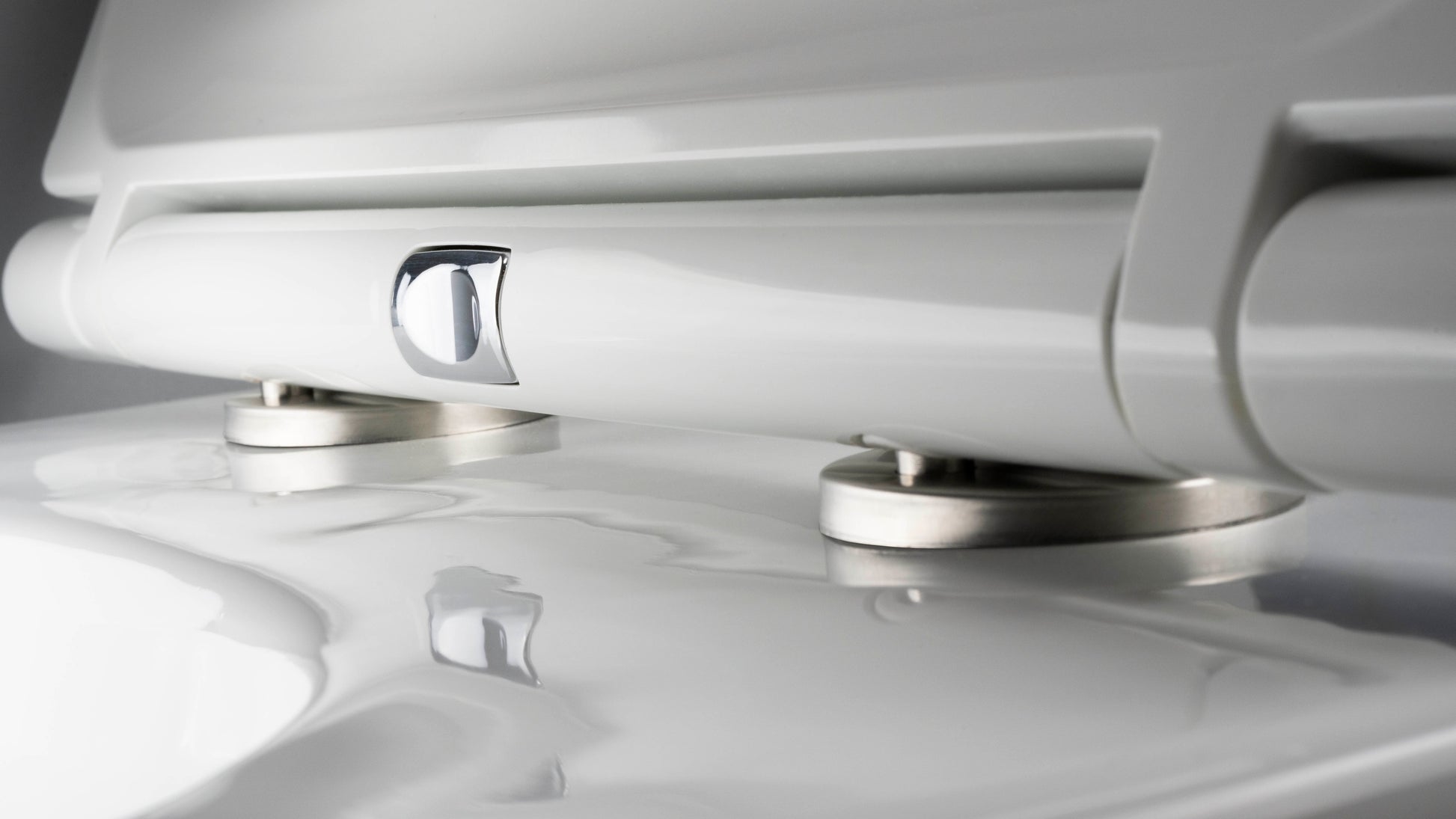 Toilet bowl, with seat, rimless