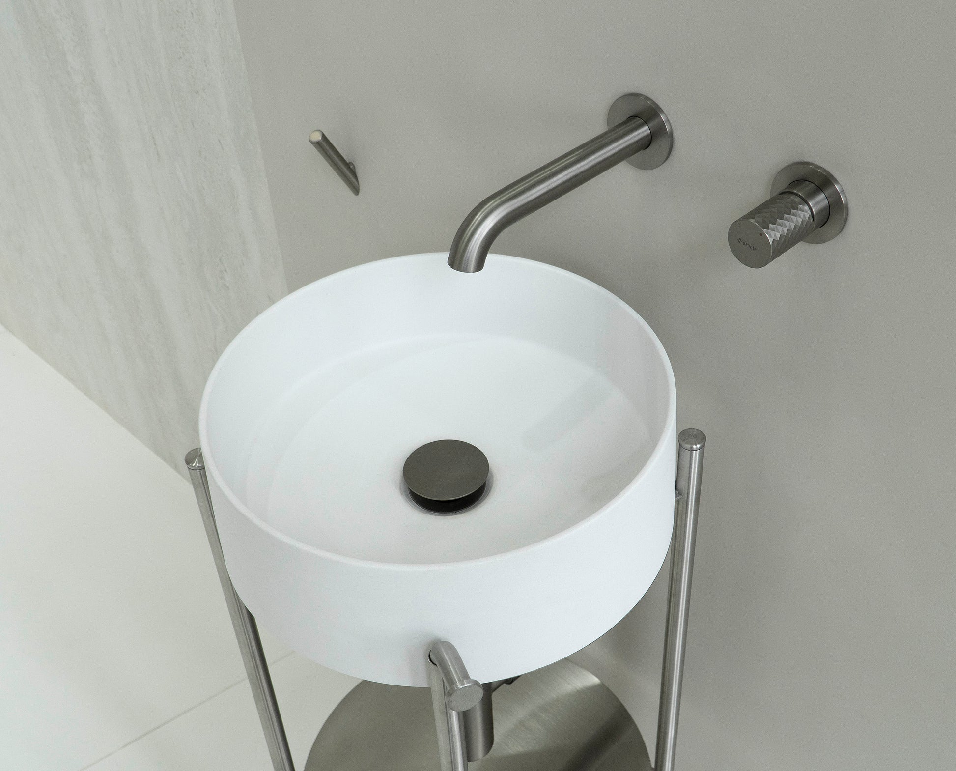 Washbasin tap, concealed