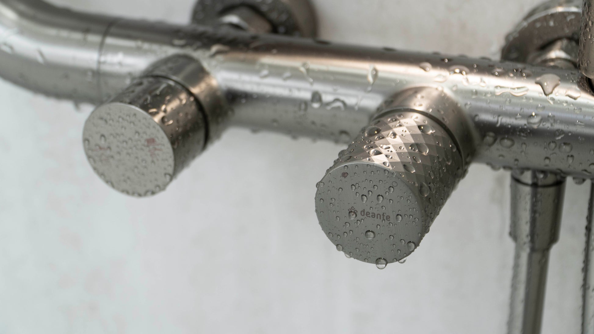 Shower column, with shower mixer