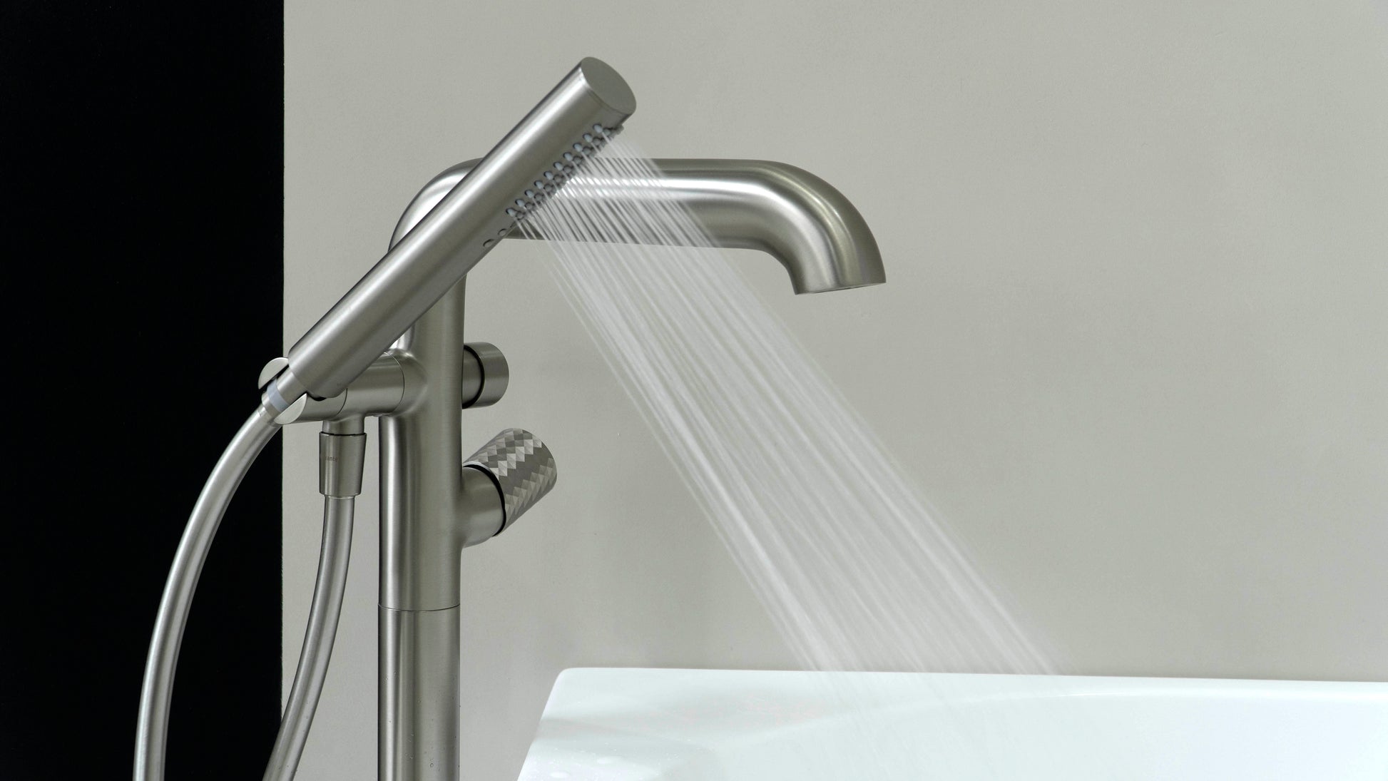 Bath mixer, freestanding, with shower set