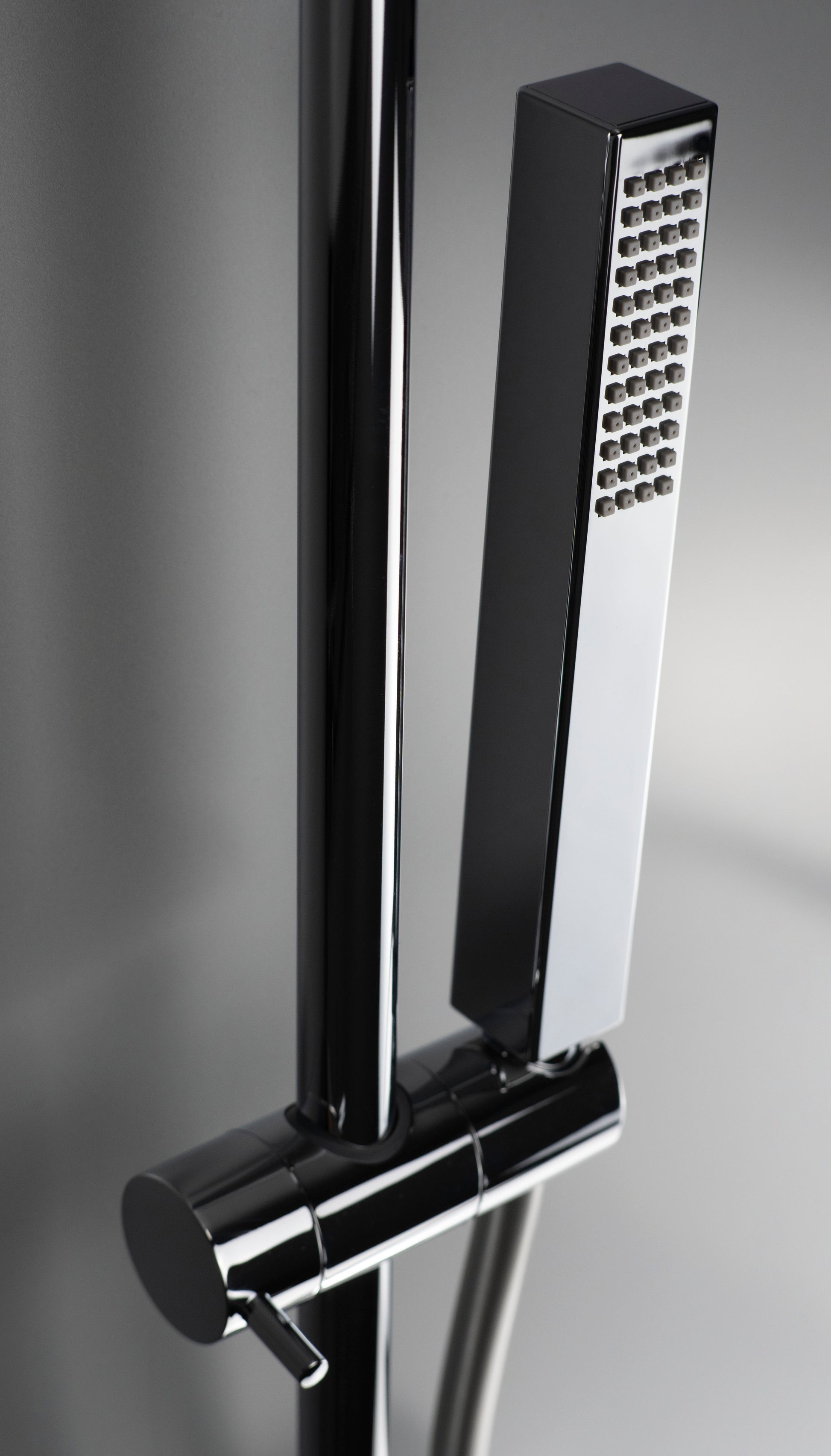 Shower column, with thermostatic mixer