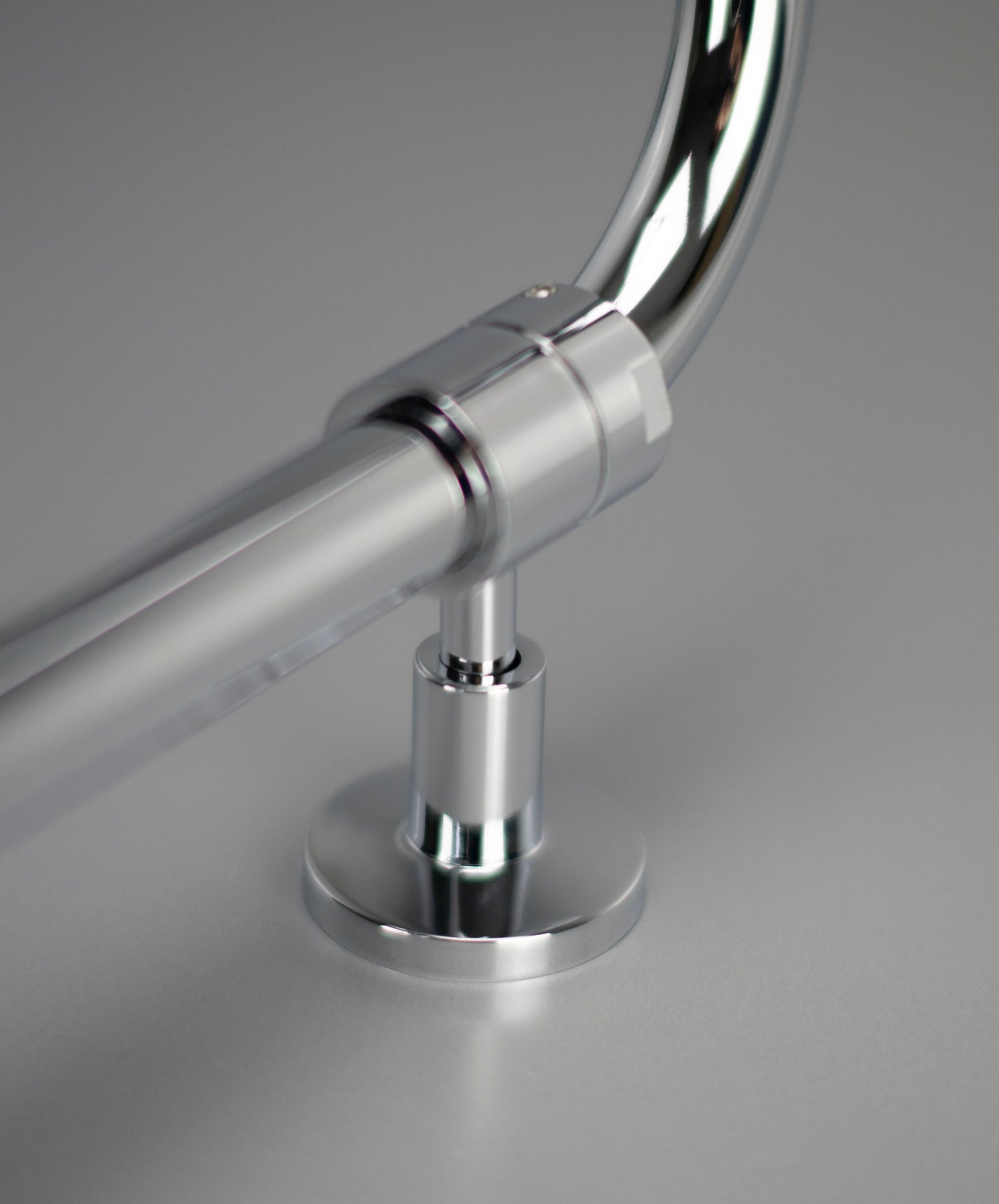 Shower column, with thermostatic mixer