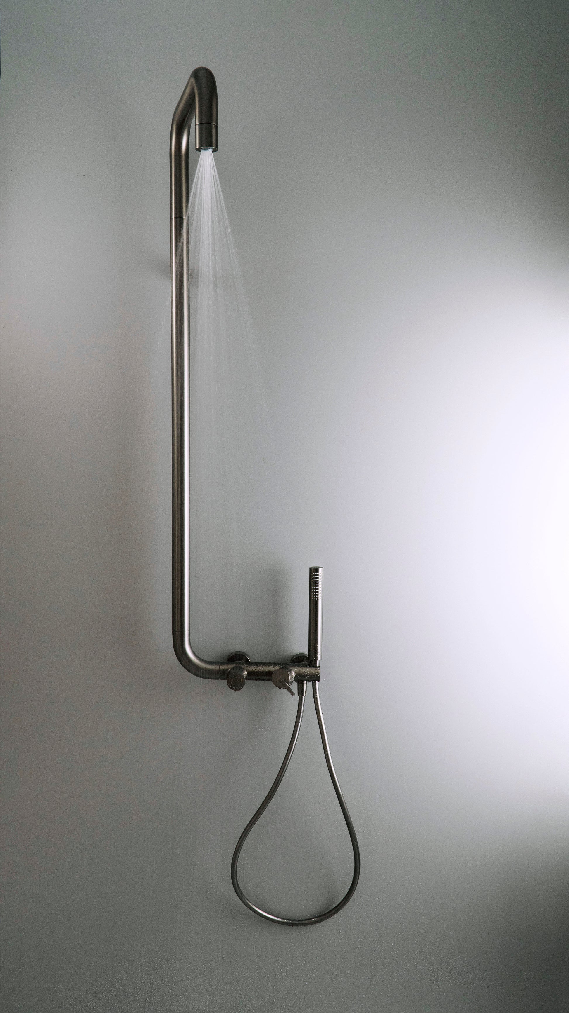 Shower column, with shower mixer