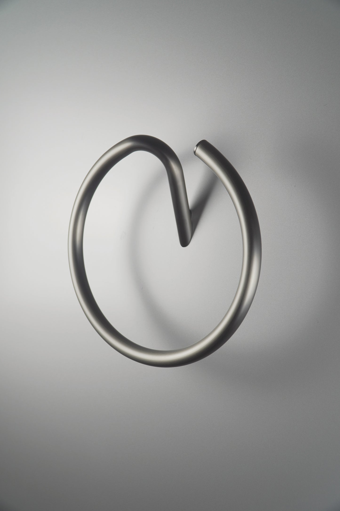 Towel hanger, wall-mounted - round