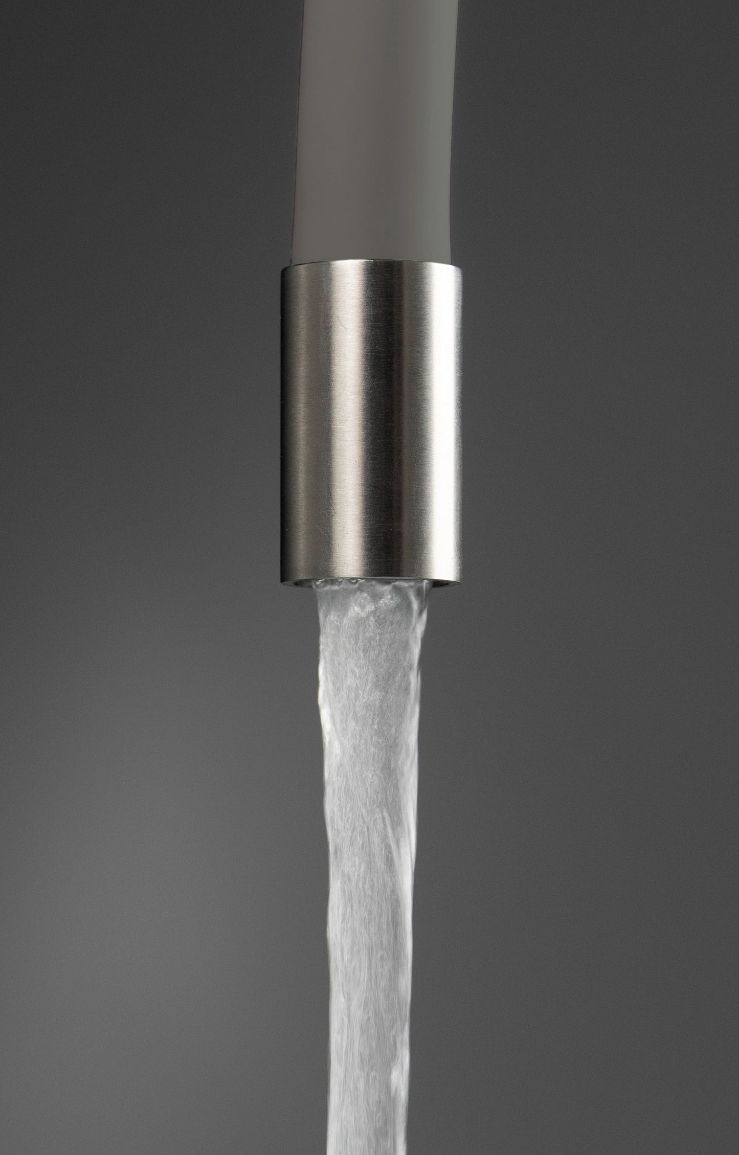 Kitchen tap, with bendable spout
