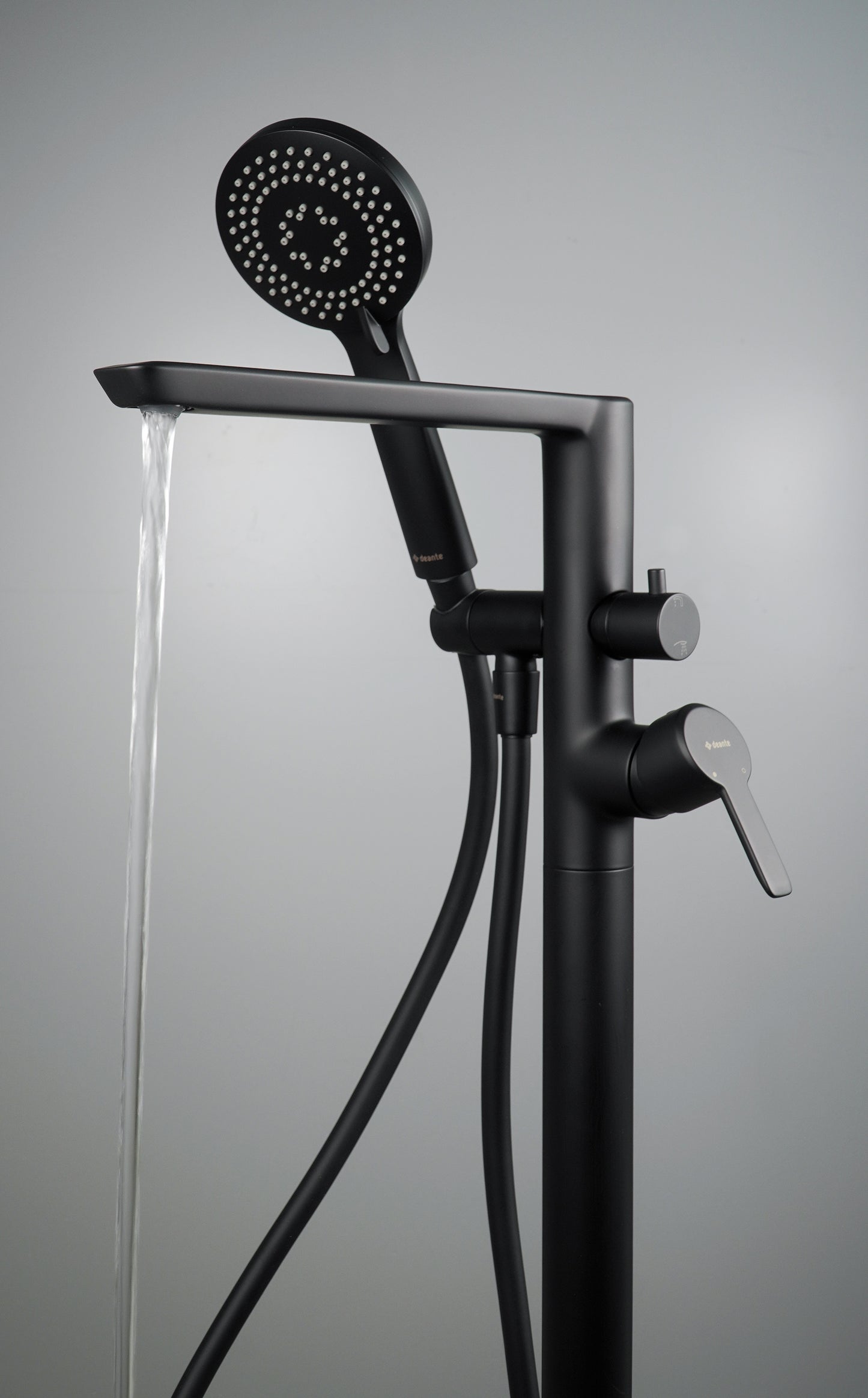 Bath mixer, freestanding, with shower set