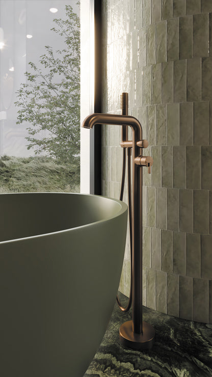 Bath mixer, freestanding, with shower set
