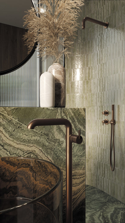 Concealed shower set, with a fixed shower head