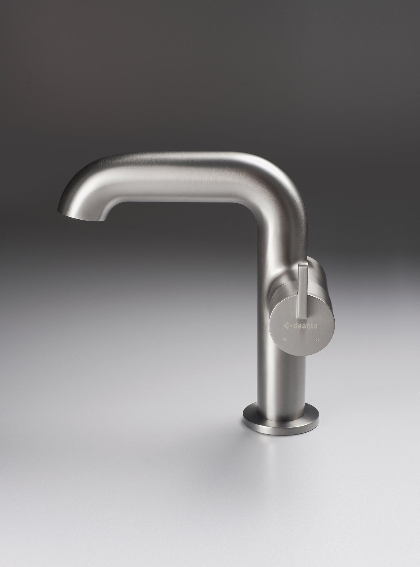 Washbasin tap, with rectangular spout