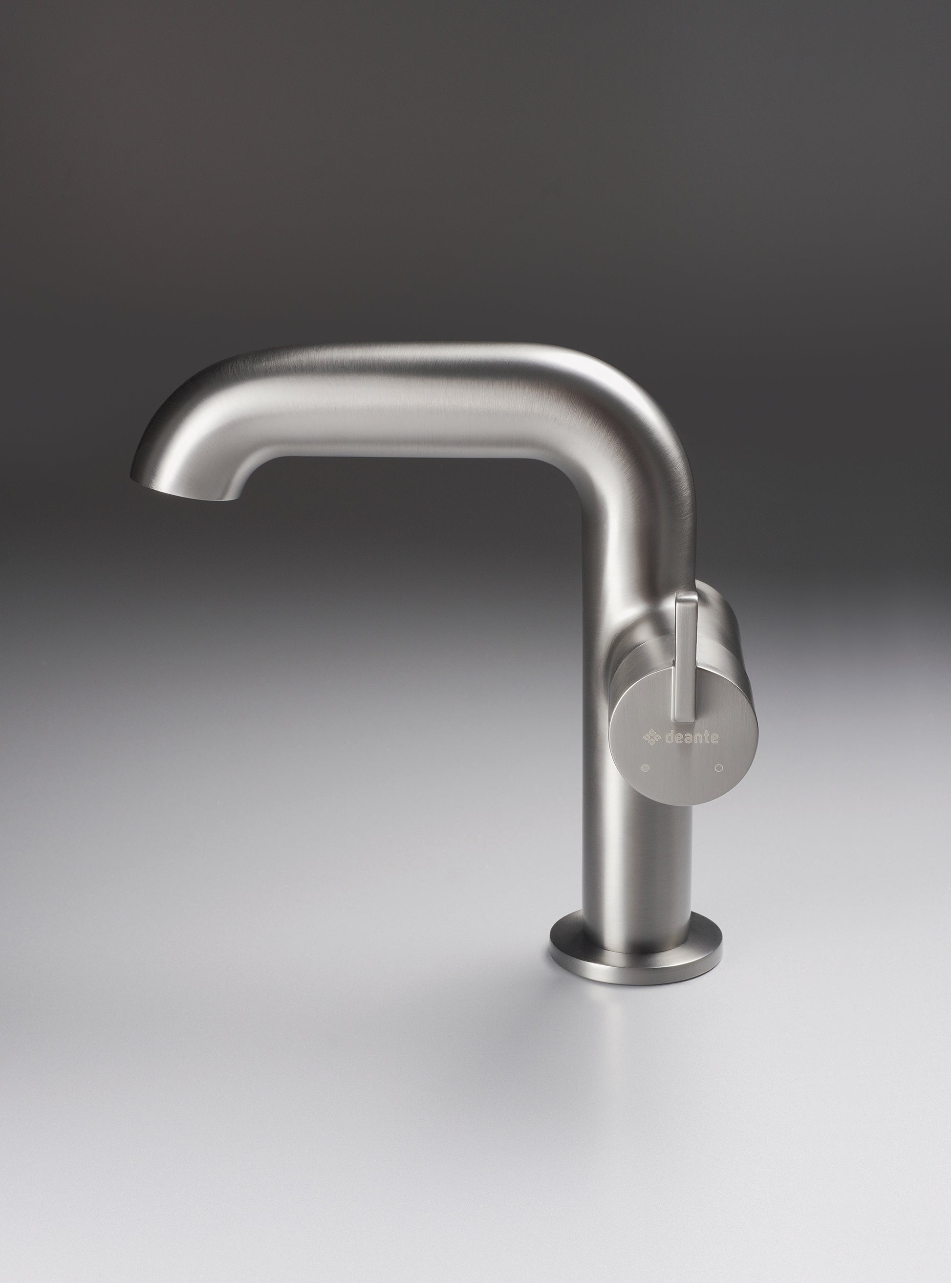 Washbasin tap, with rectangular spout