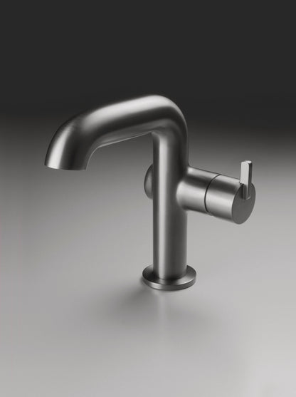 Washbasin tap, with rectangular spout